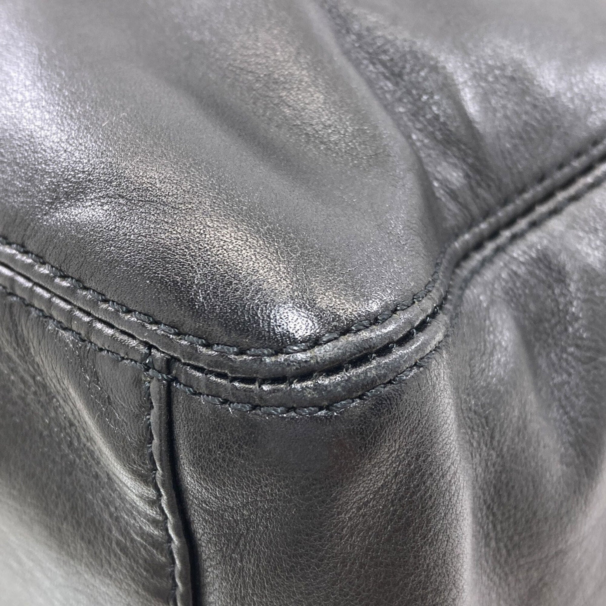 Chanel Black Leather Tote Bag (Pre-Owned)