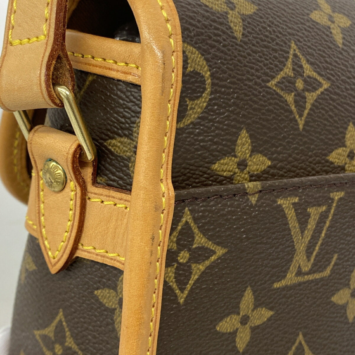 Louis Vuitton Brown Shoulder Bag (Pre-Owned)
