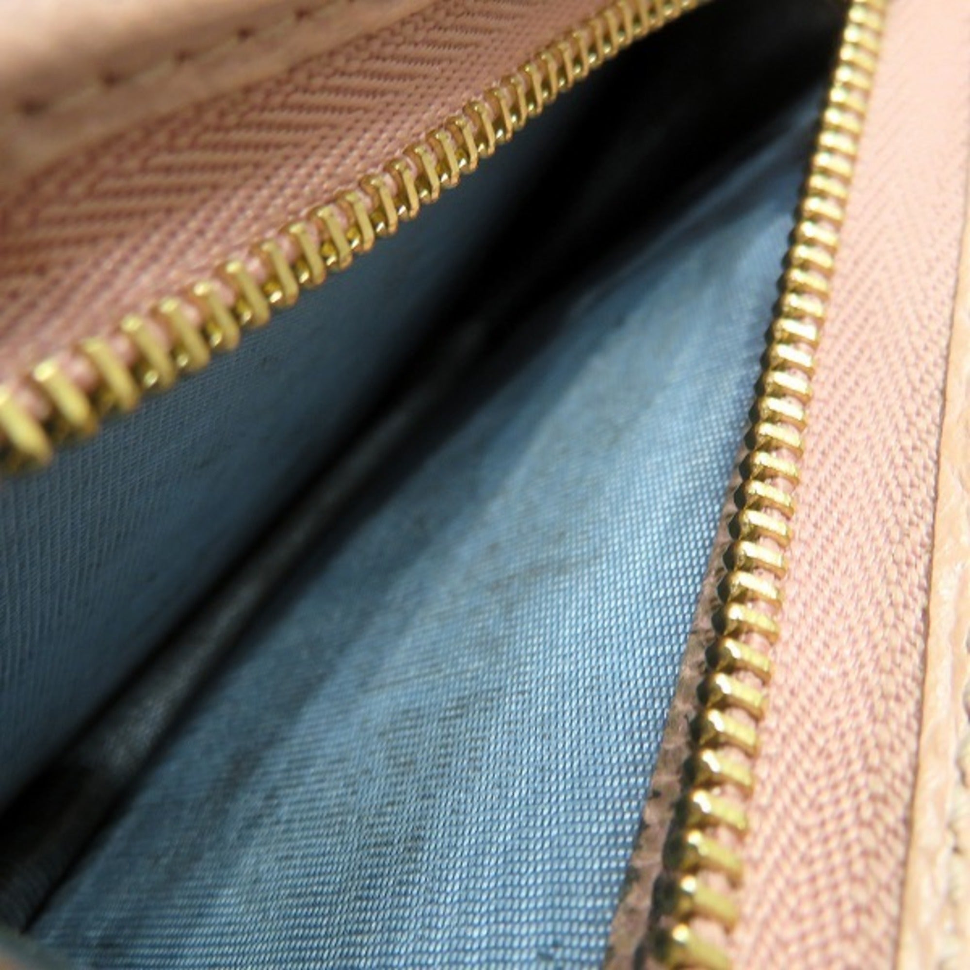 Gucci Light Gray Salmon Pink Leather Wallet (Bi-Fold) (Pre-Owned)