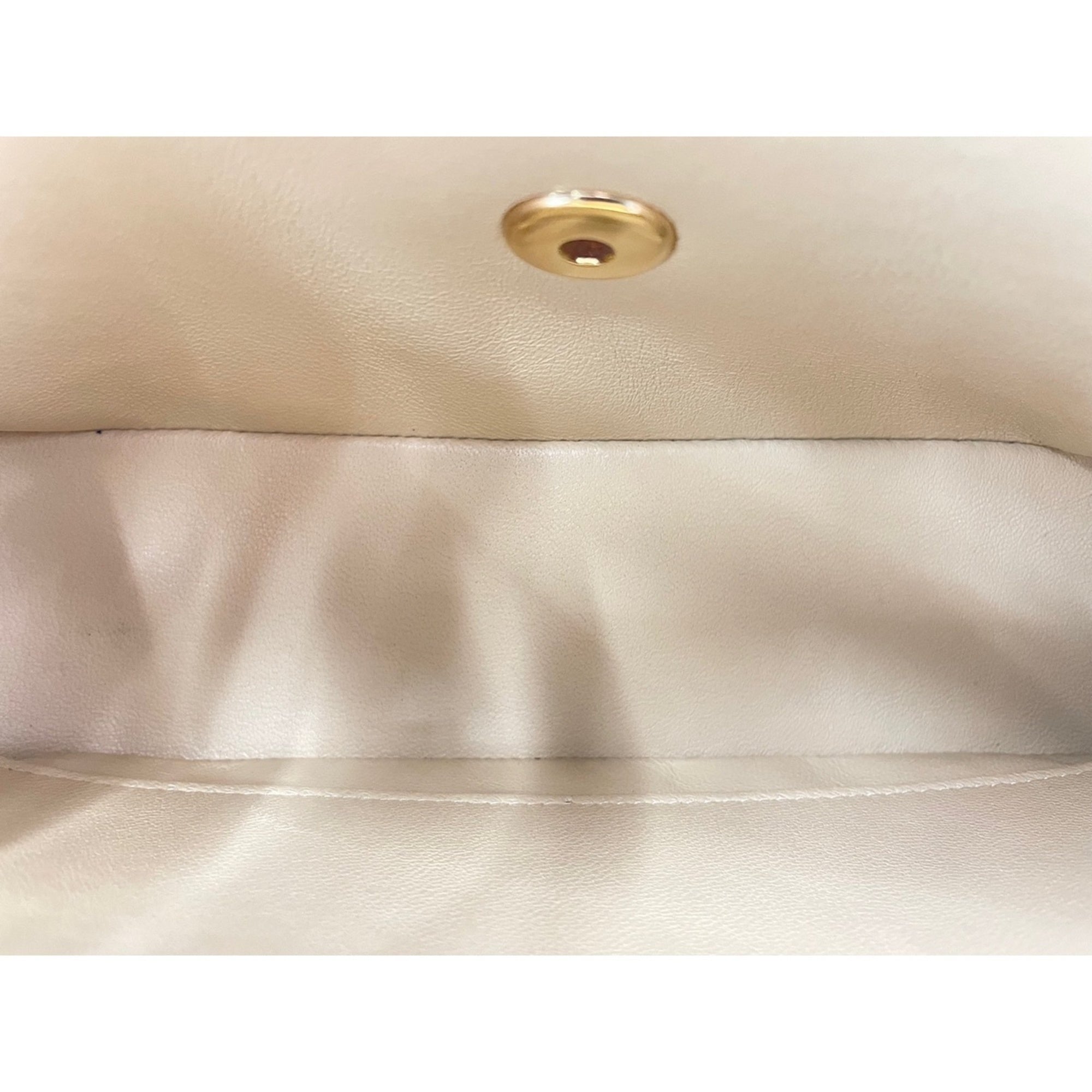 Chanel Beige Shoulder Bag (Pre-Owned)