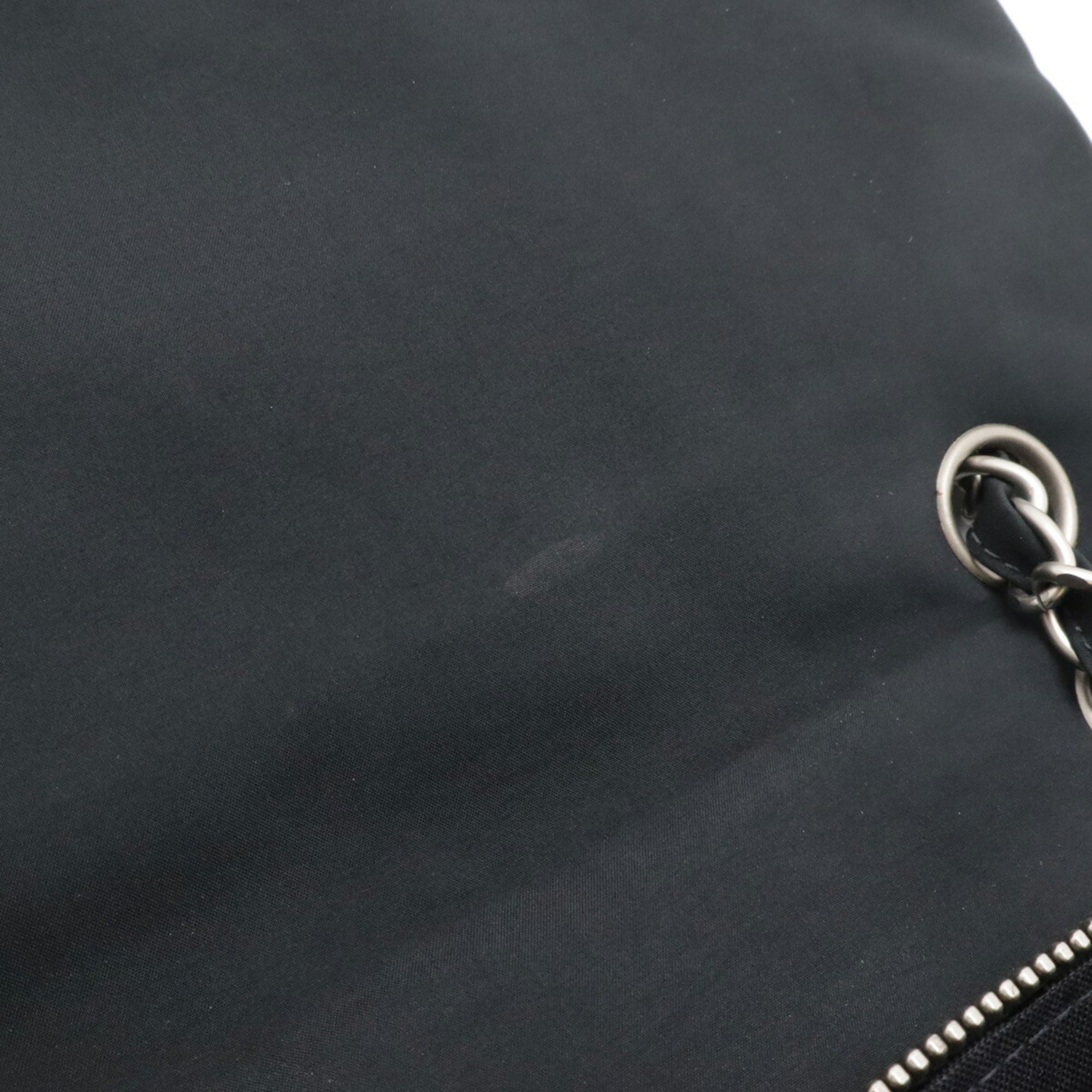 Chanel Black Nylon Shoulder Bag (Pre-Owned)
