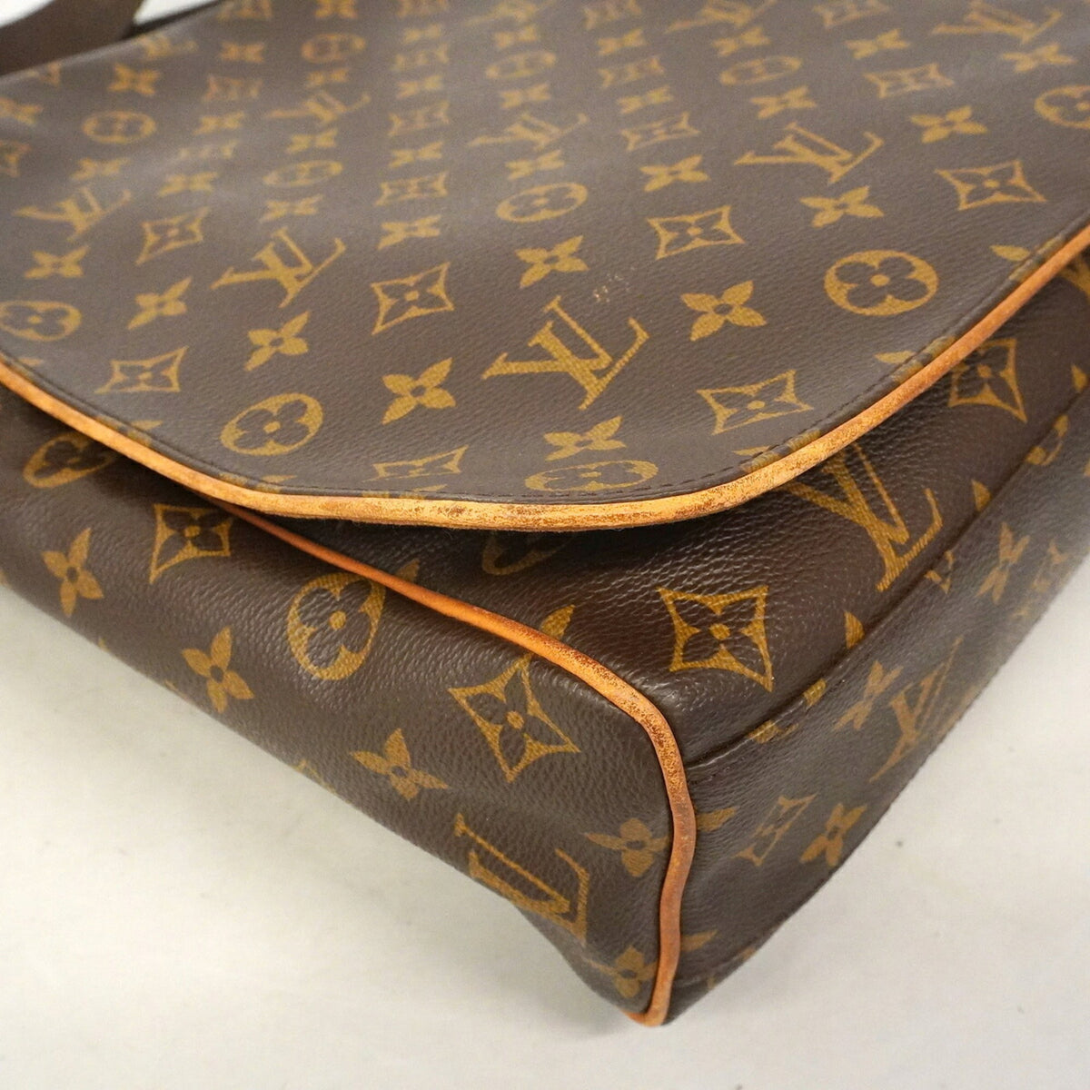 Louis Vuitton Brown Shoulder Bag (Pre-Owned)