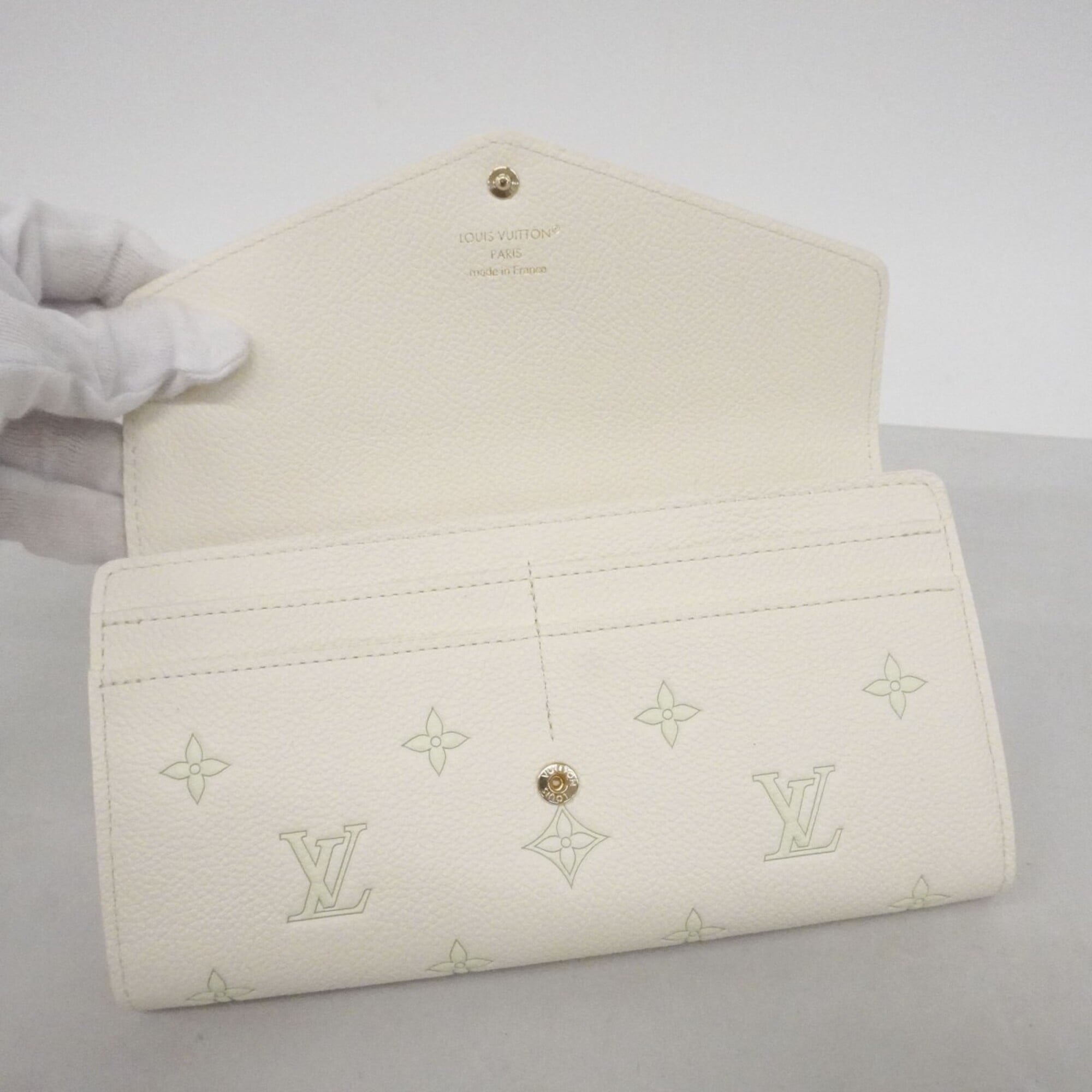 Louis Vuitton Green Long Wallet (Bi-Fold) (Pre-Owned)