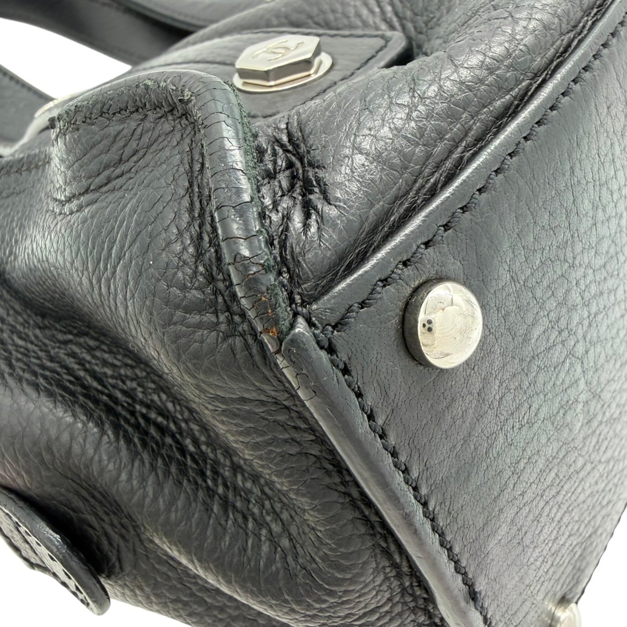 Chanel Black Leather Handbag (Pre-Owned)