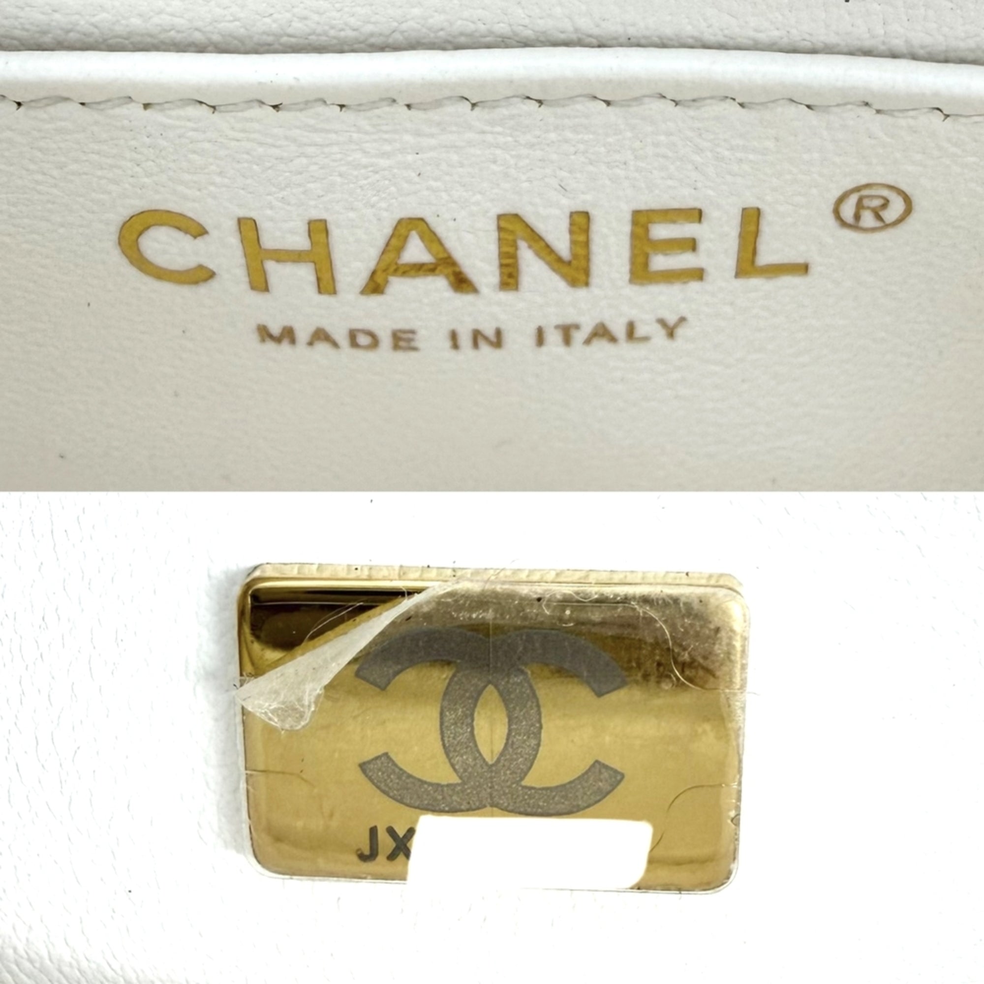 Chanel White Grained Calfskin Shoulder Bag (Pre-Owned)