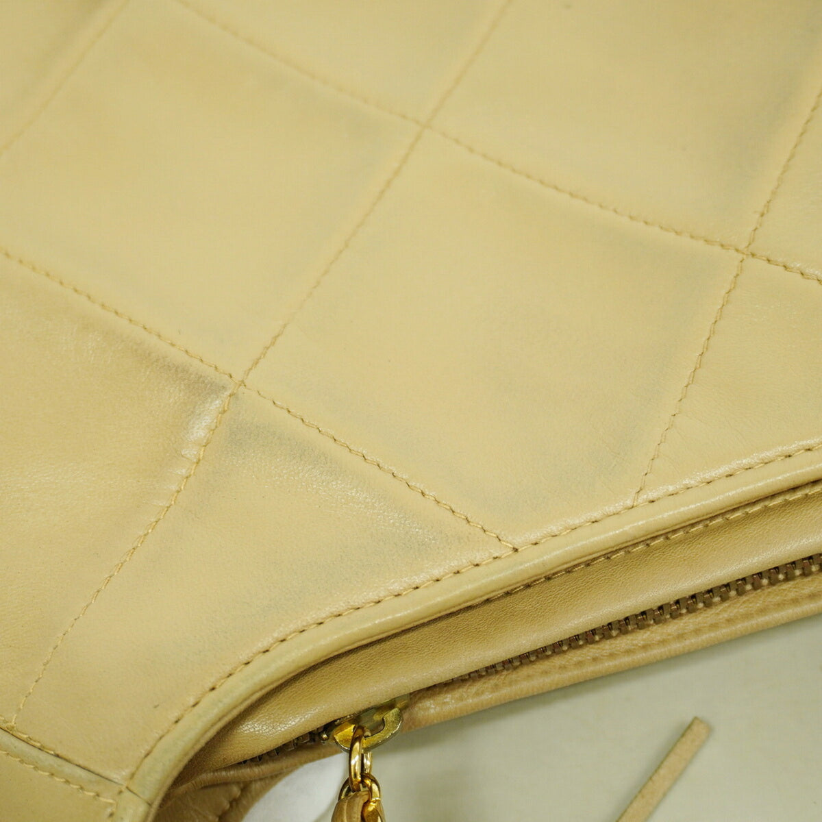 Chanel Beige Leather Shoulder Bag (Pre-Owned)