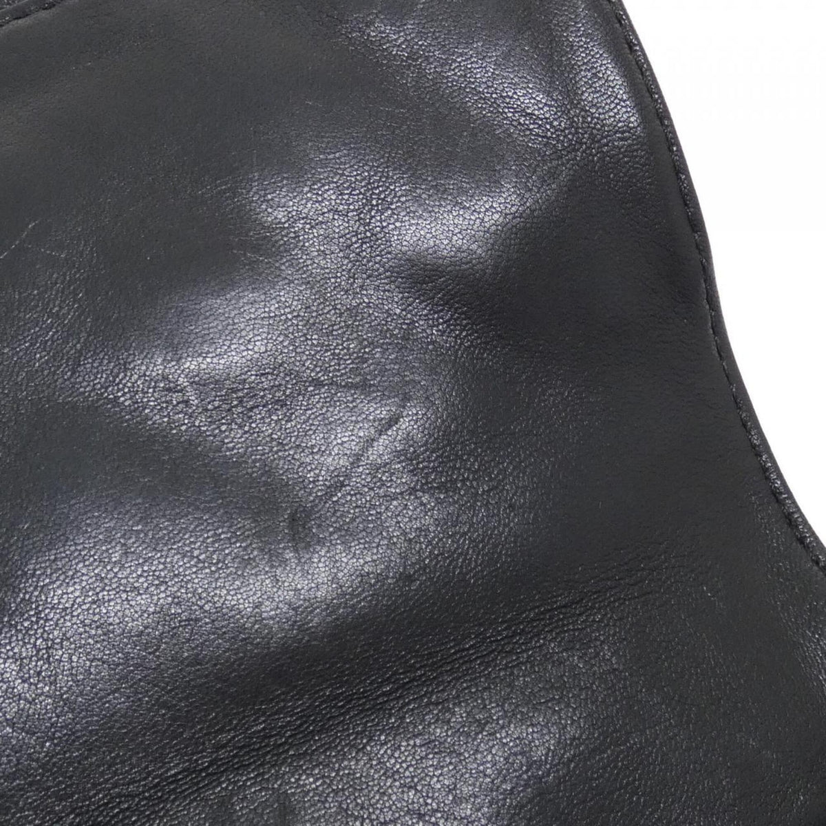 Chanel Black Leather Shoulder Bag (Pre-Owned)