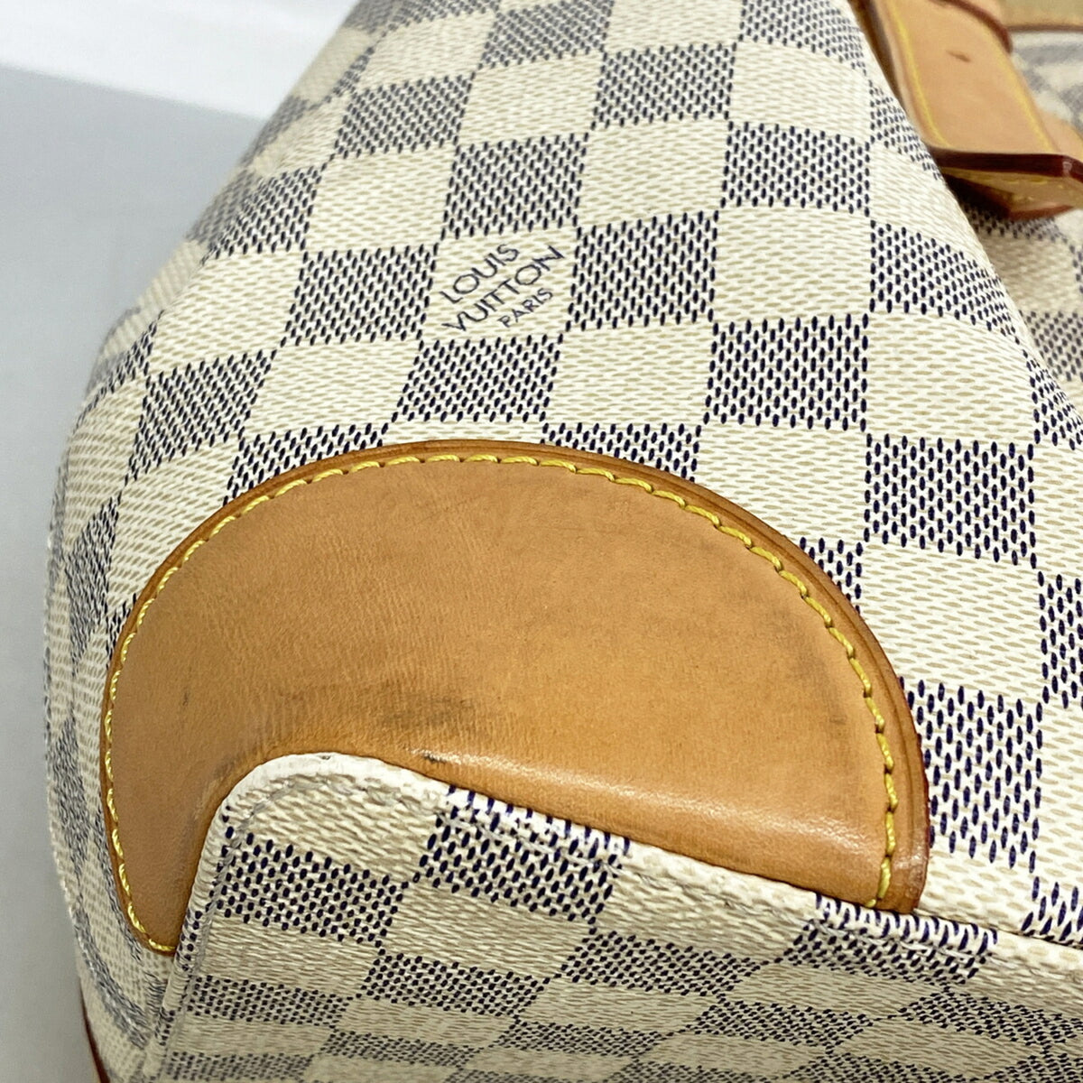 Louis Vuitton White Tote Bag (Pre-Owned)