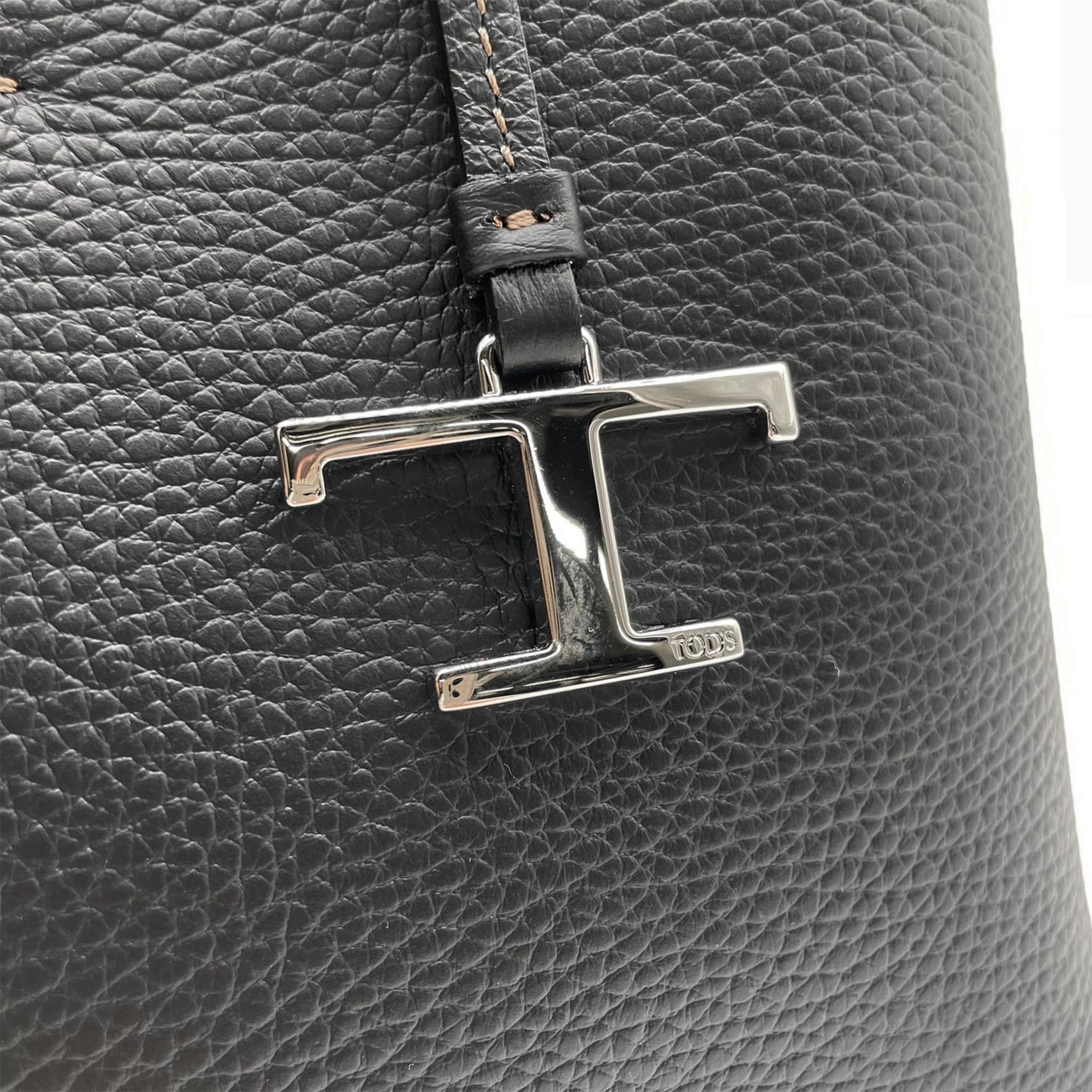 Tod's Black Leather Shoulder Bag Tote Bag (Pre-Owned)