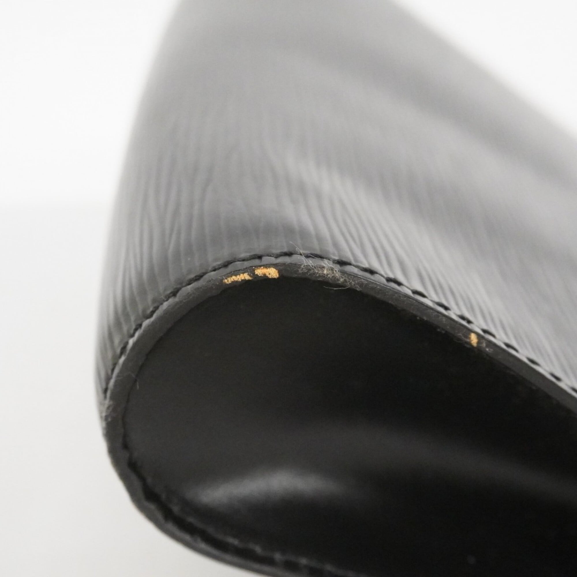 Louis Vuitton Noir Clutch Bag (Pre-Owned)