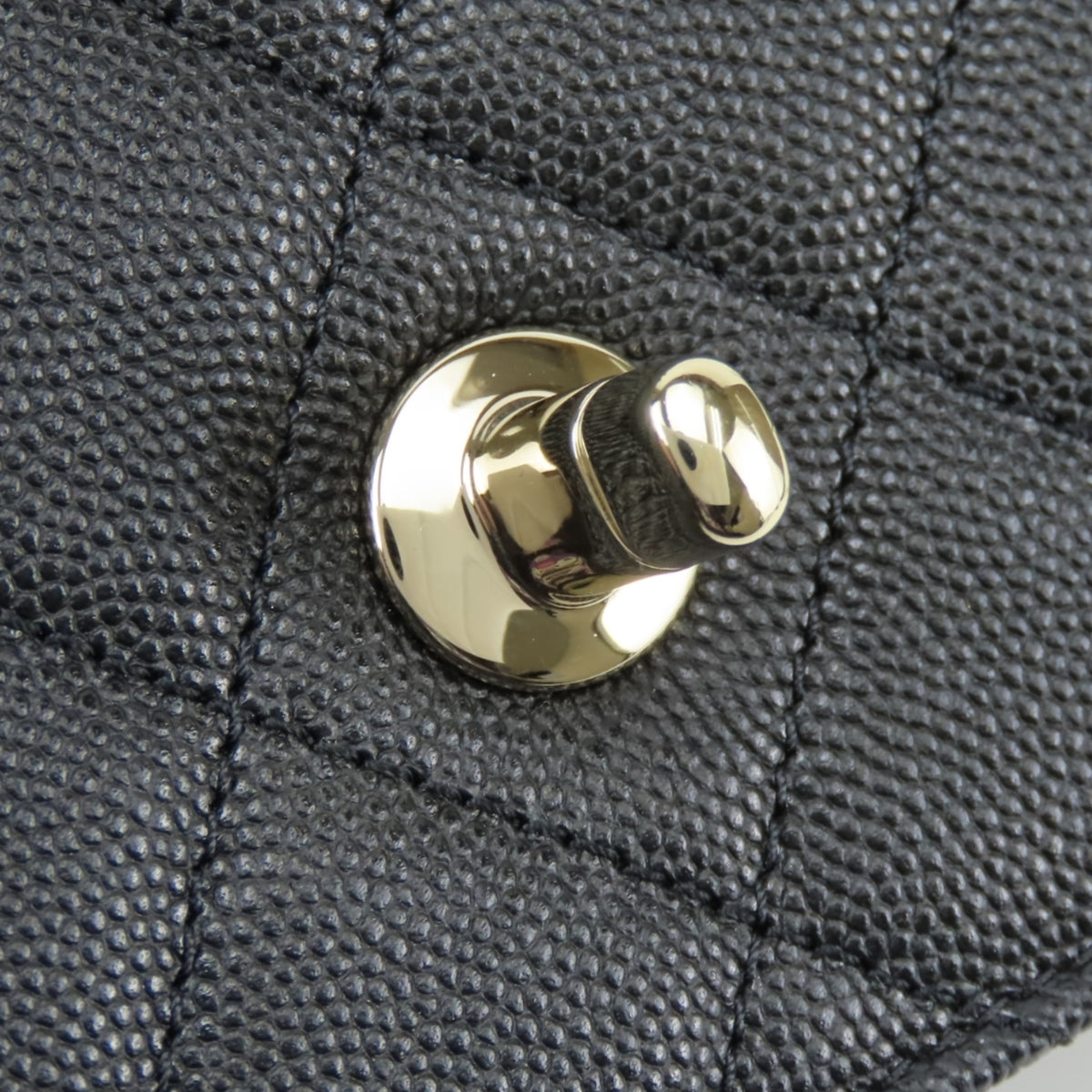 Chanel Black Grained Calfskin Shoulder Bag (Pre-Owned)