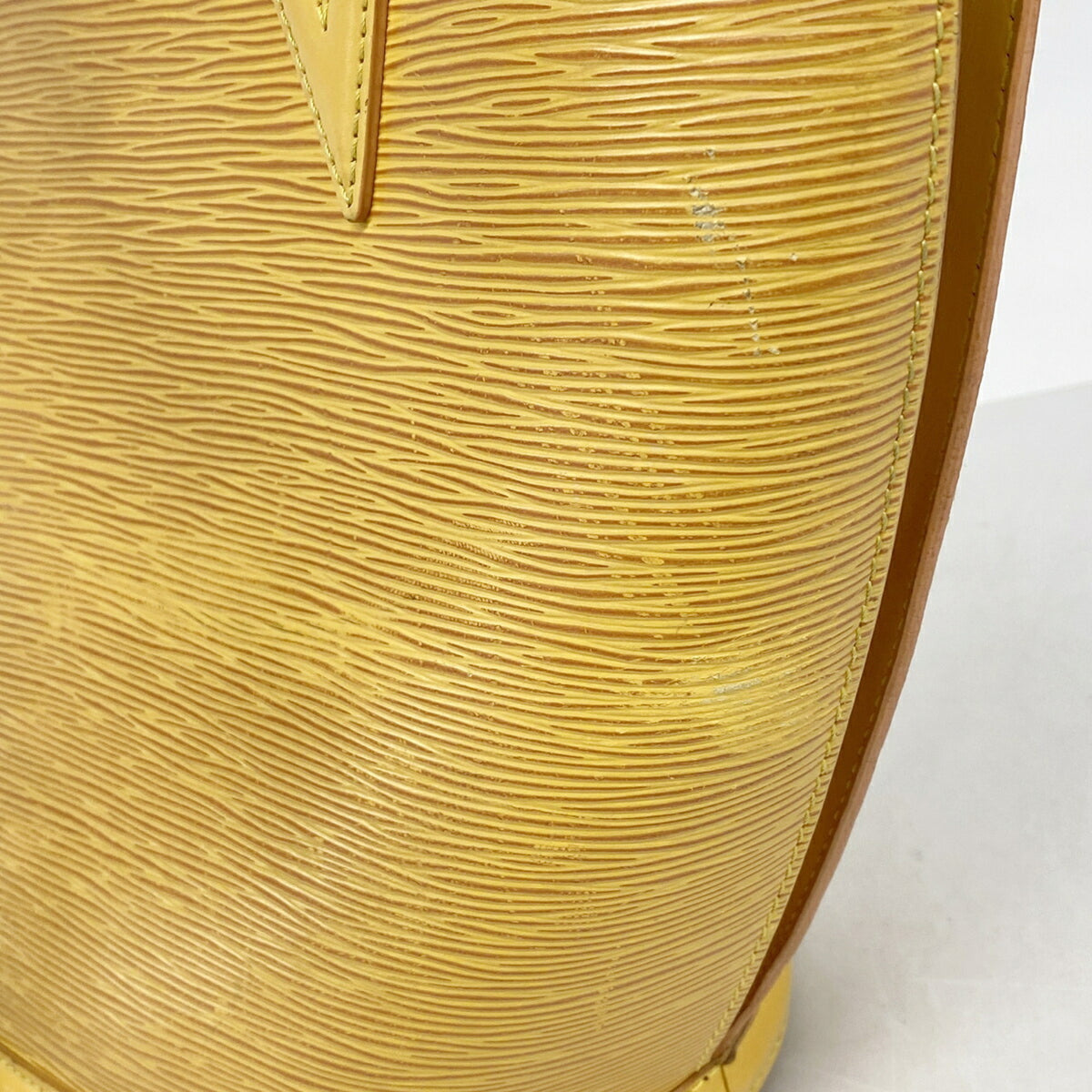 Louis Vuitton Jaune Shoulder Bag (Pre-Owned)