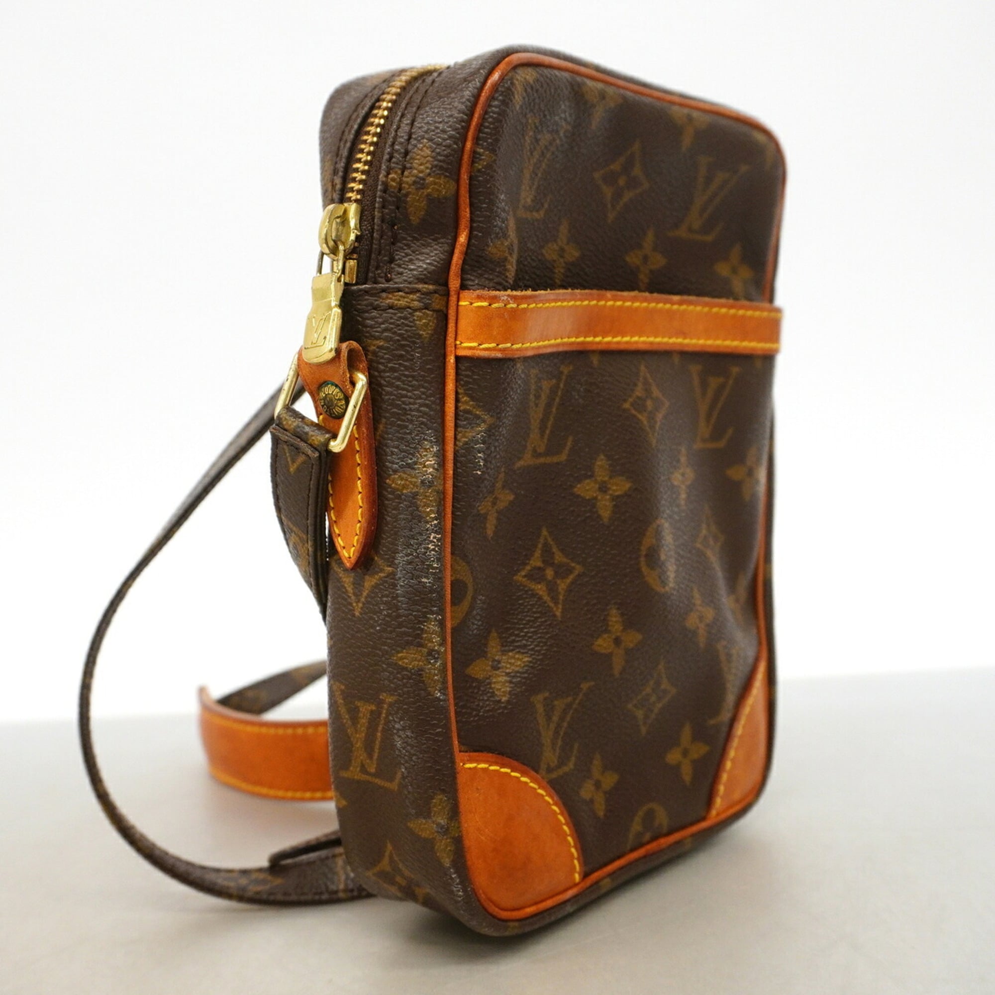 Louis Vuitton Brown Shoulder Bag (Pre-Owned)