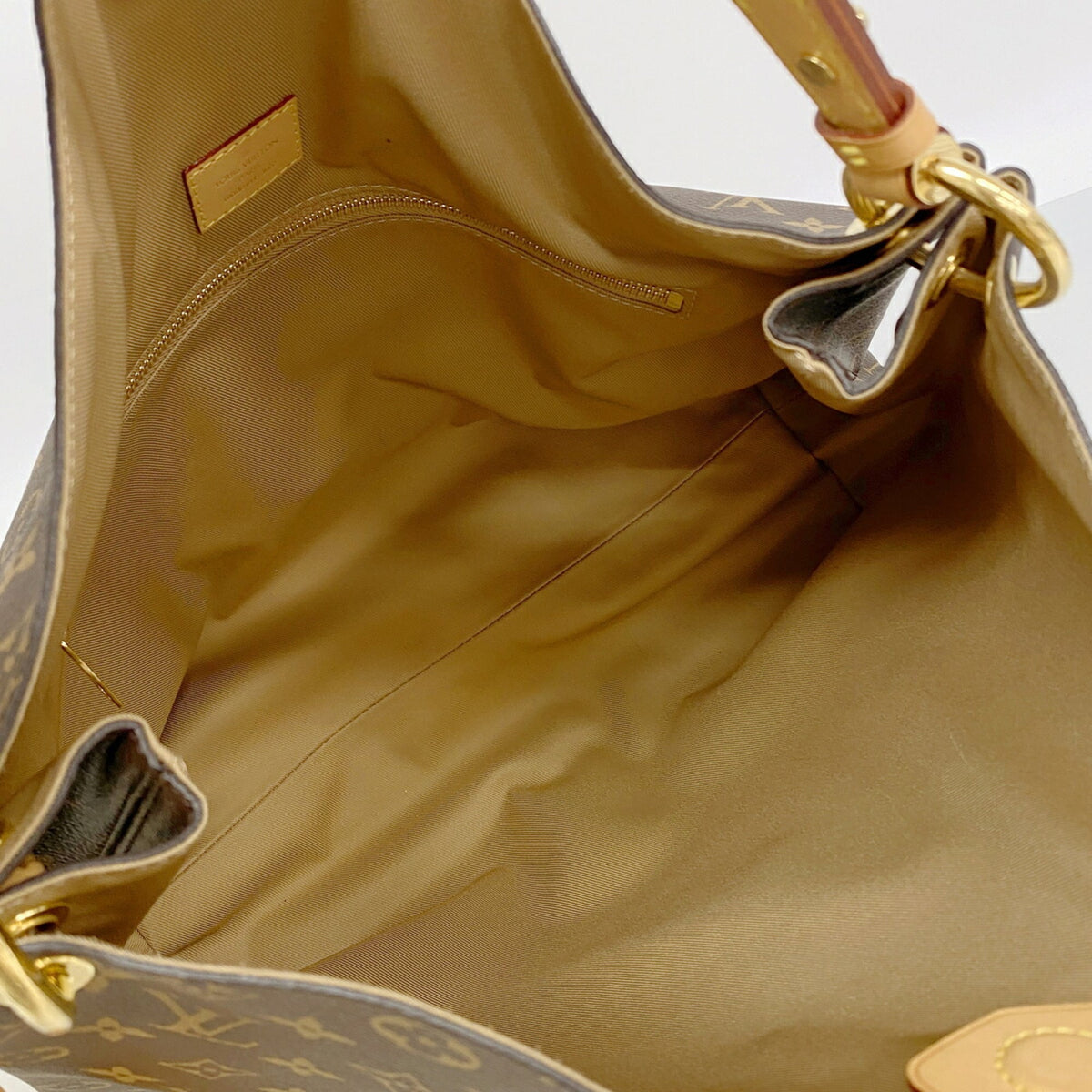 Louis Vuitton Beige Shoulder Bag (Pre-Owned)
