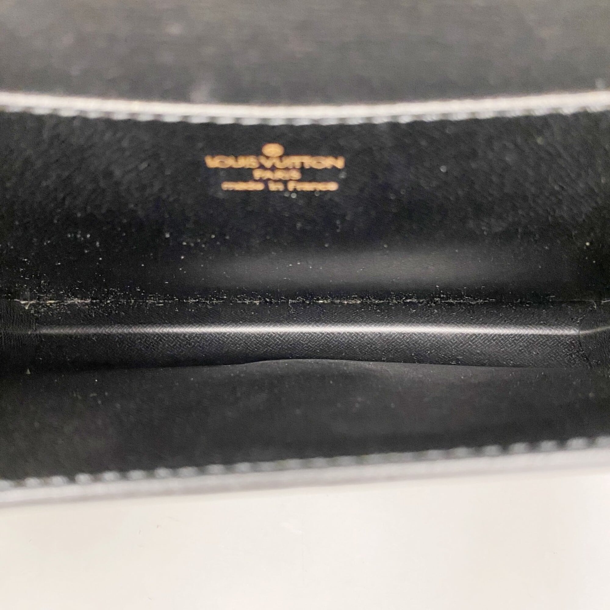 Louis Vuitton Noir Shoulder Bag (Pre-Owned)