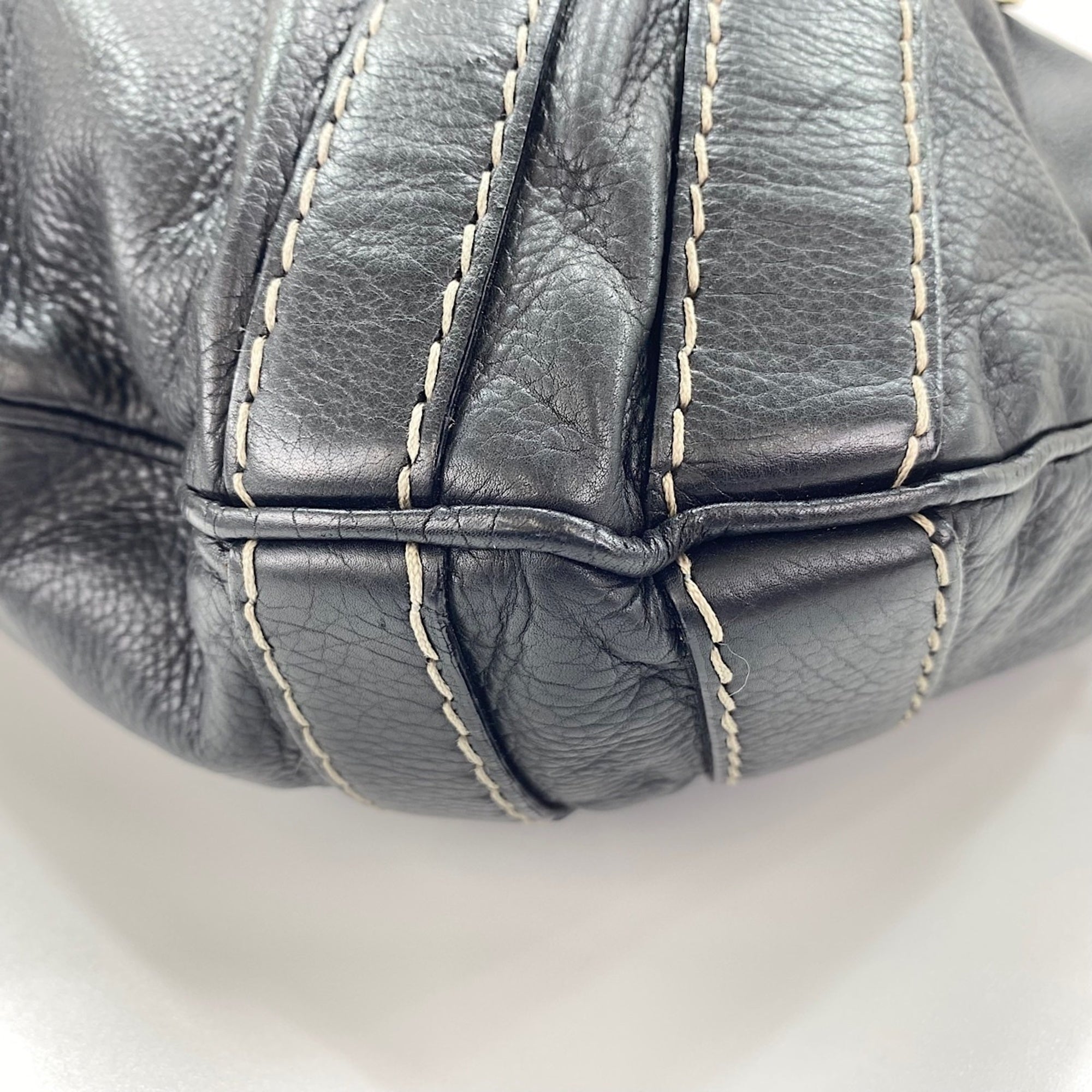 Gucci Black Shoulder Bag (Pre-Owned)