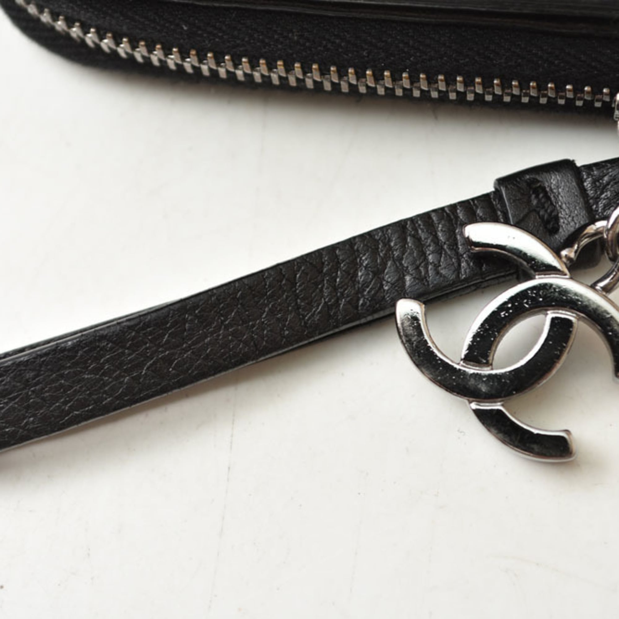 Chanel Black Leather Long Wallet (Bi-Fold) (Pre-Owned)