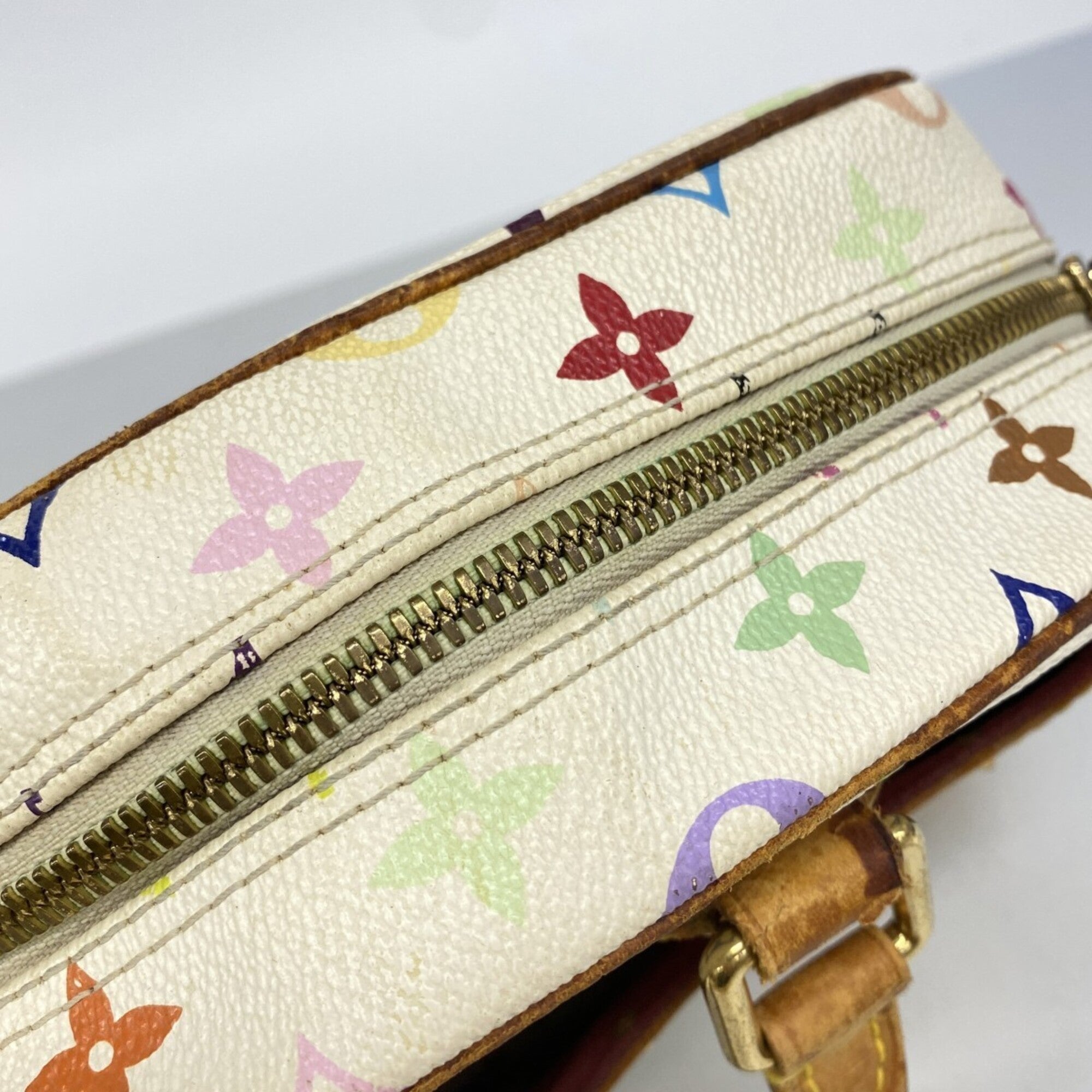 Louis Vuitton Blanc Handbag (Pre-Owned)