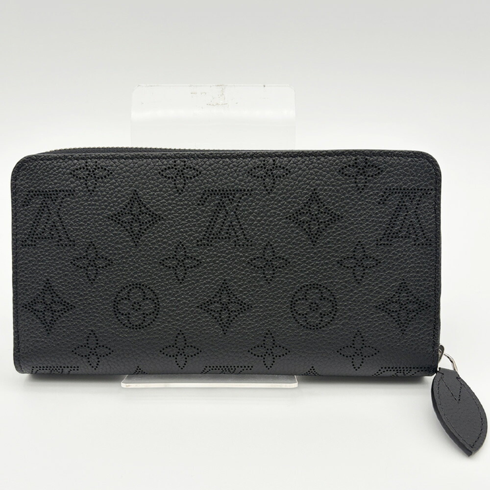 Louis Vuitton Noir Mahina Leather (Pre-Owned)
