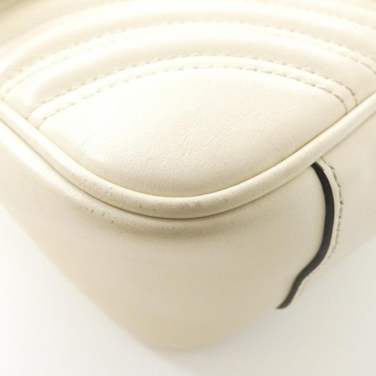Gucci Off-White Quilting Leather Shoulder Bag (Pre-Owned)