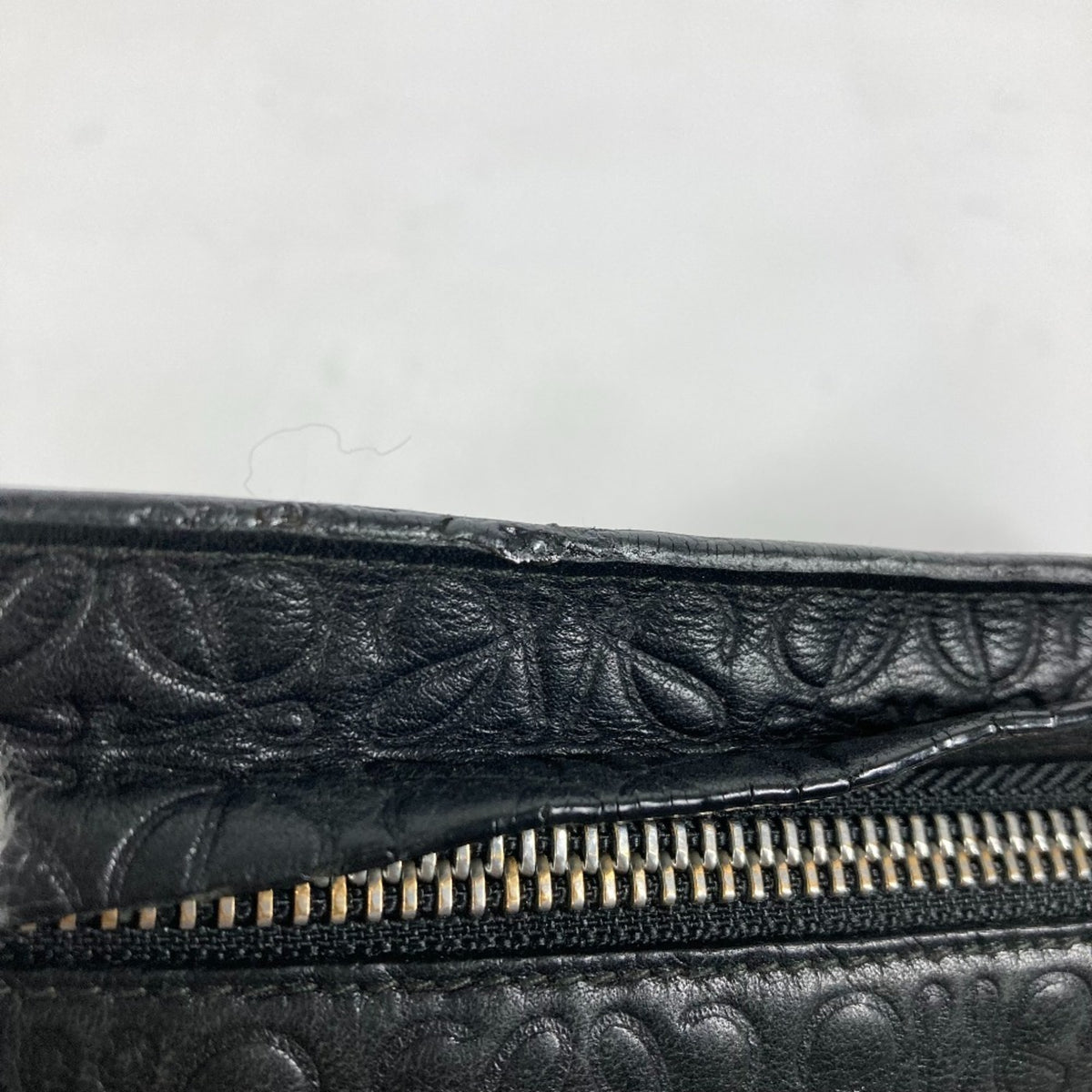 Loewe Black Leather Clutch Bag (Pre-Owned)