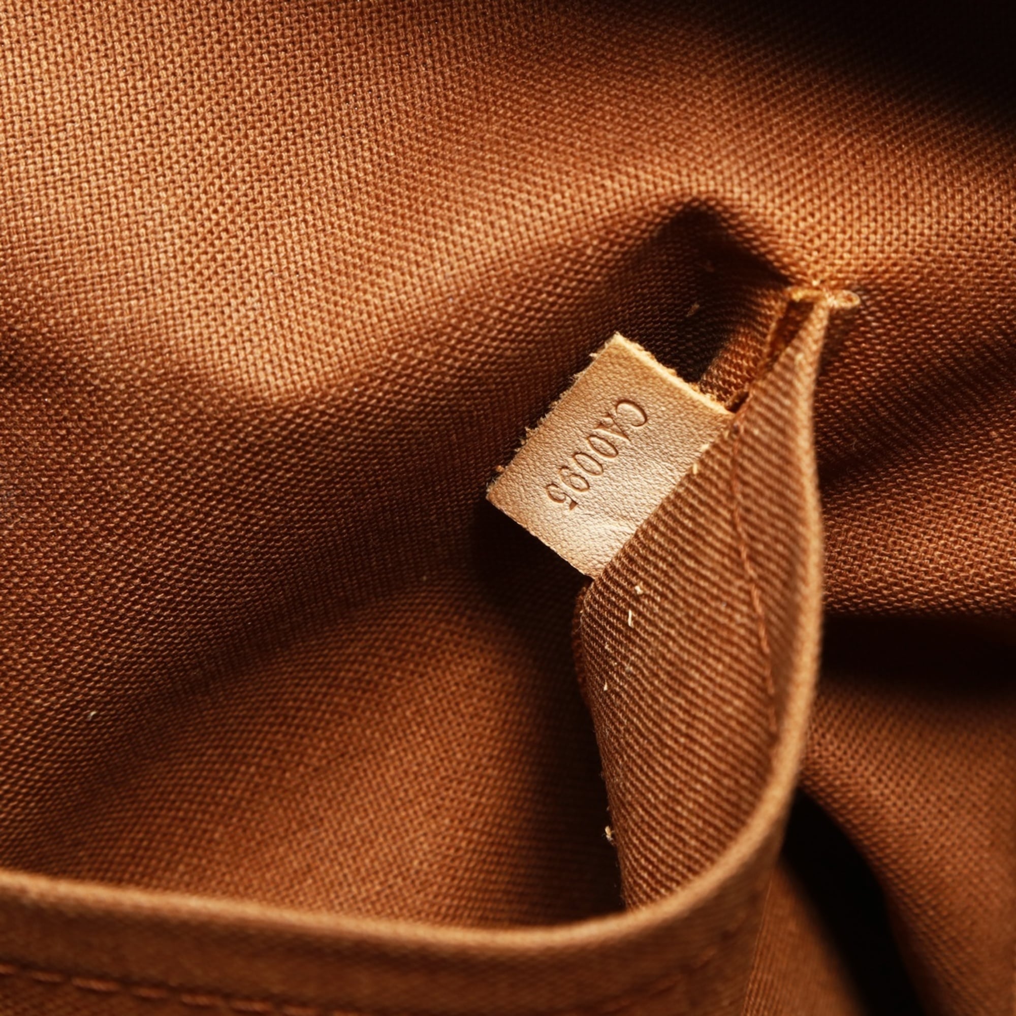 Louis Vuitton Brown Monogram Monogram Shoulder Bag (Pre-Owned)
