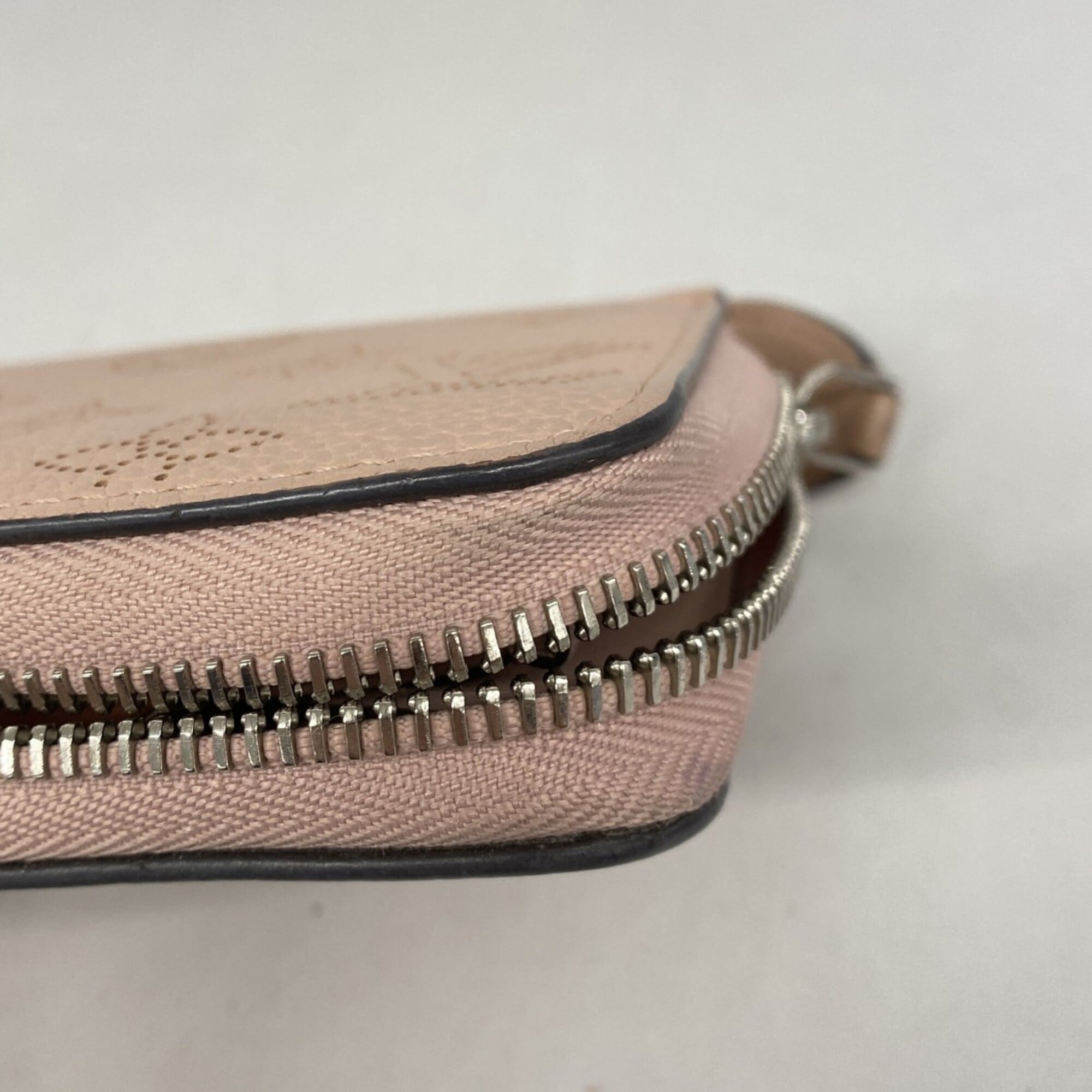 Louis Vuitton Magnolia Long Wallet (Bi-Fold) (Pre-Owned)