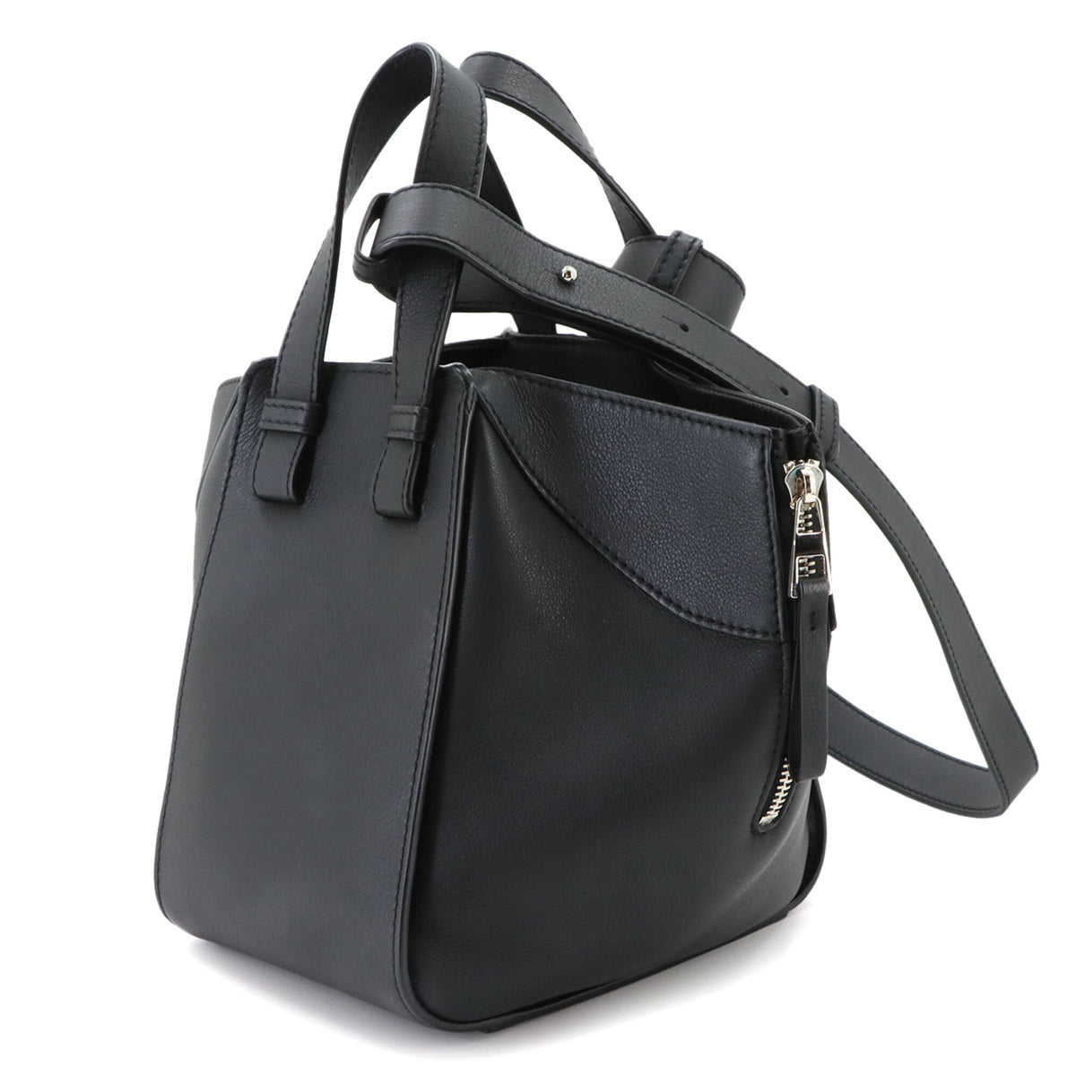 Loewe Black Leather Handbag (Pre-Owned)