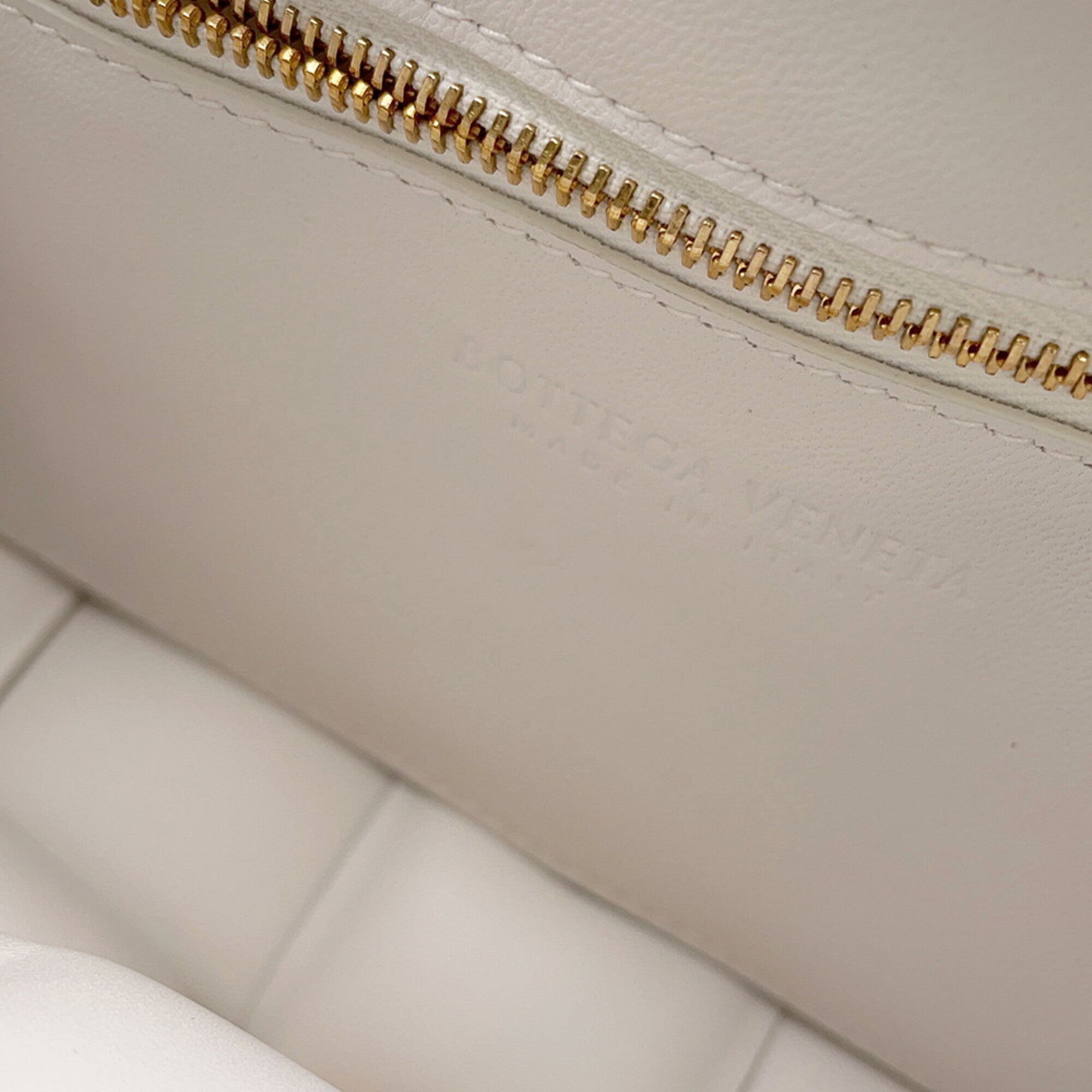 Bottega Veneta White Leather Handbag Shoulder Bag (Pre-Owned)