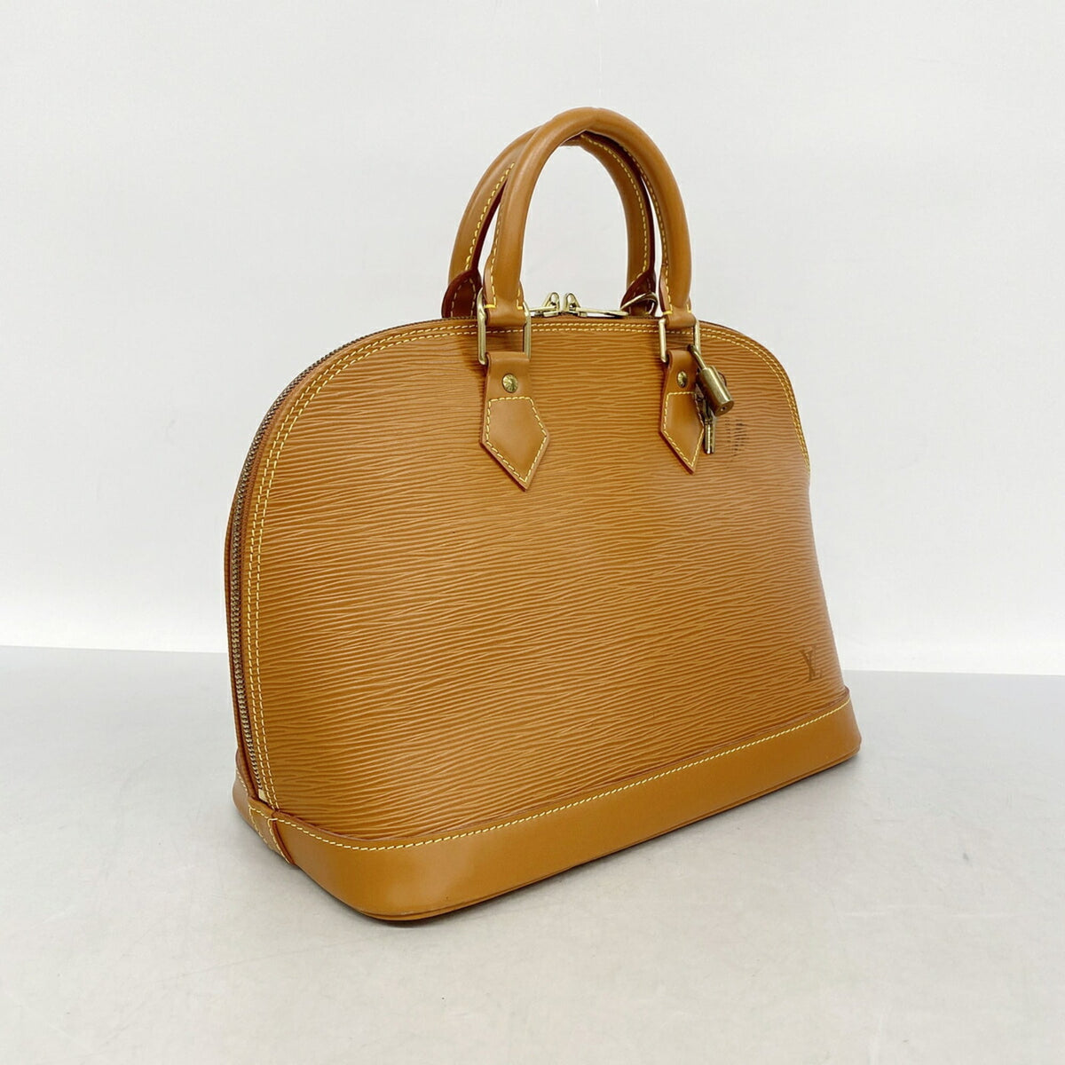 Louis Vuitton Gold Cipango Handbag (Pre-Owned)