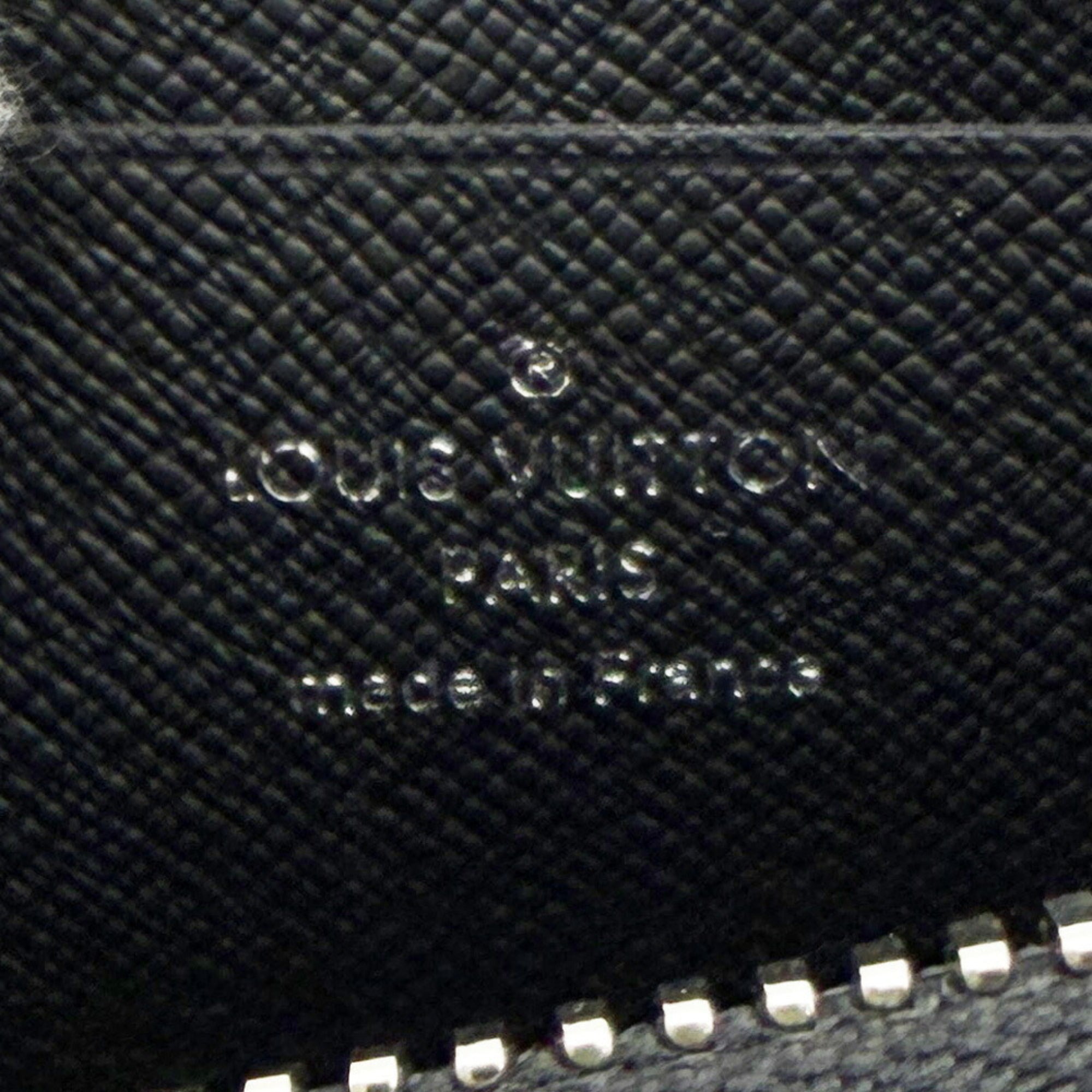 Louis Vuitton Noir Taiga Leather Leather Coin Purse/Coin Case (Pre-Owned)