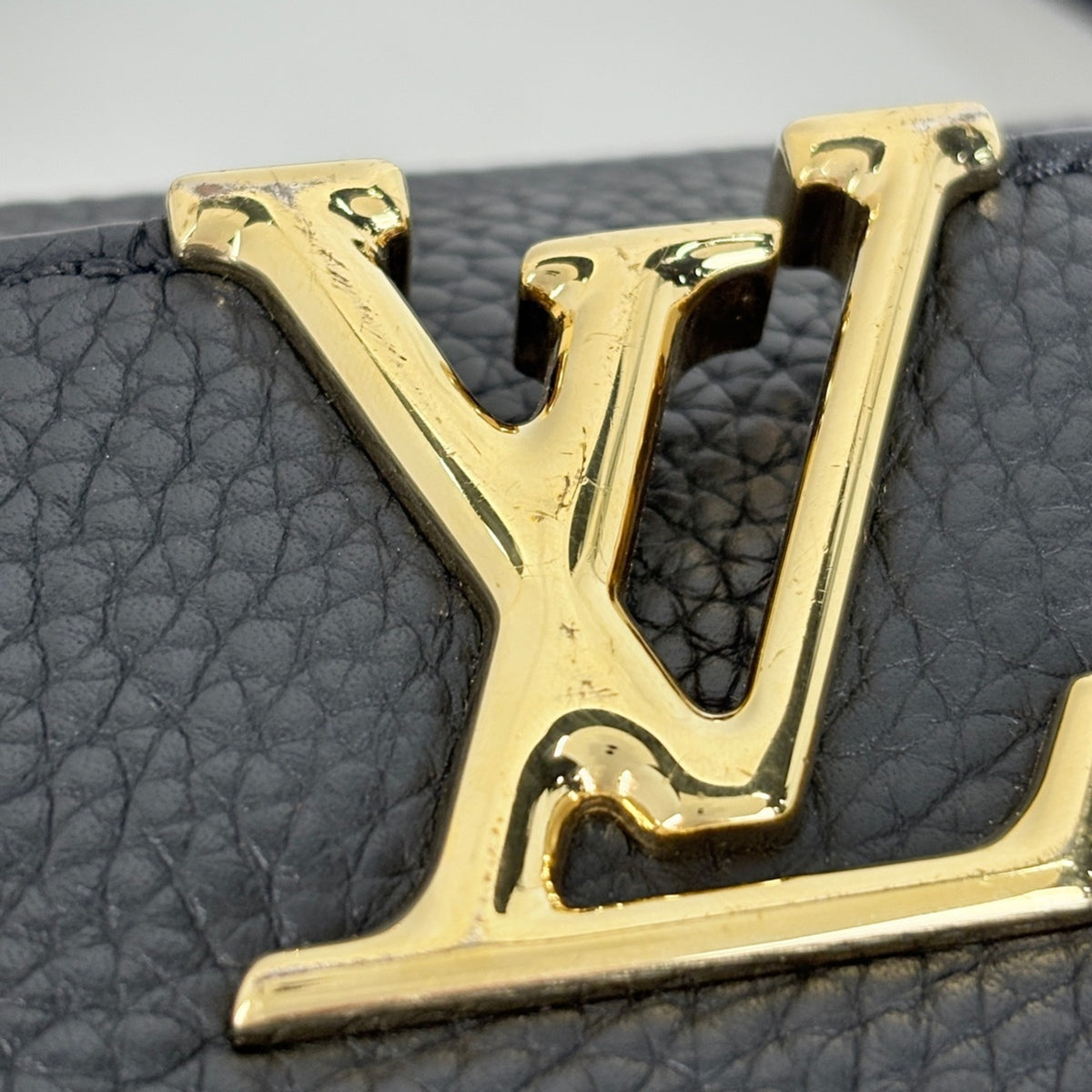 Louis Vuitton Black Leather Handbag Shoulder Bag (Pre-Owned)