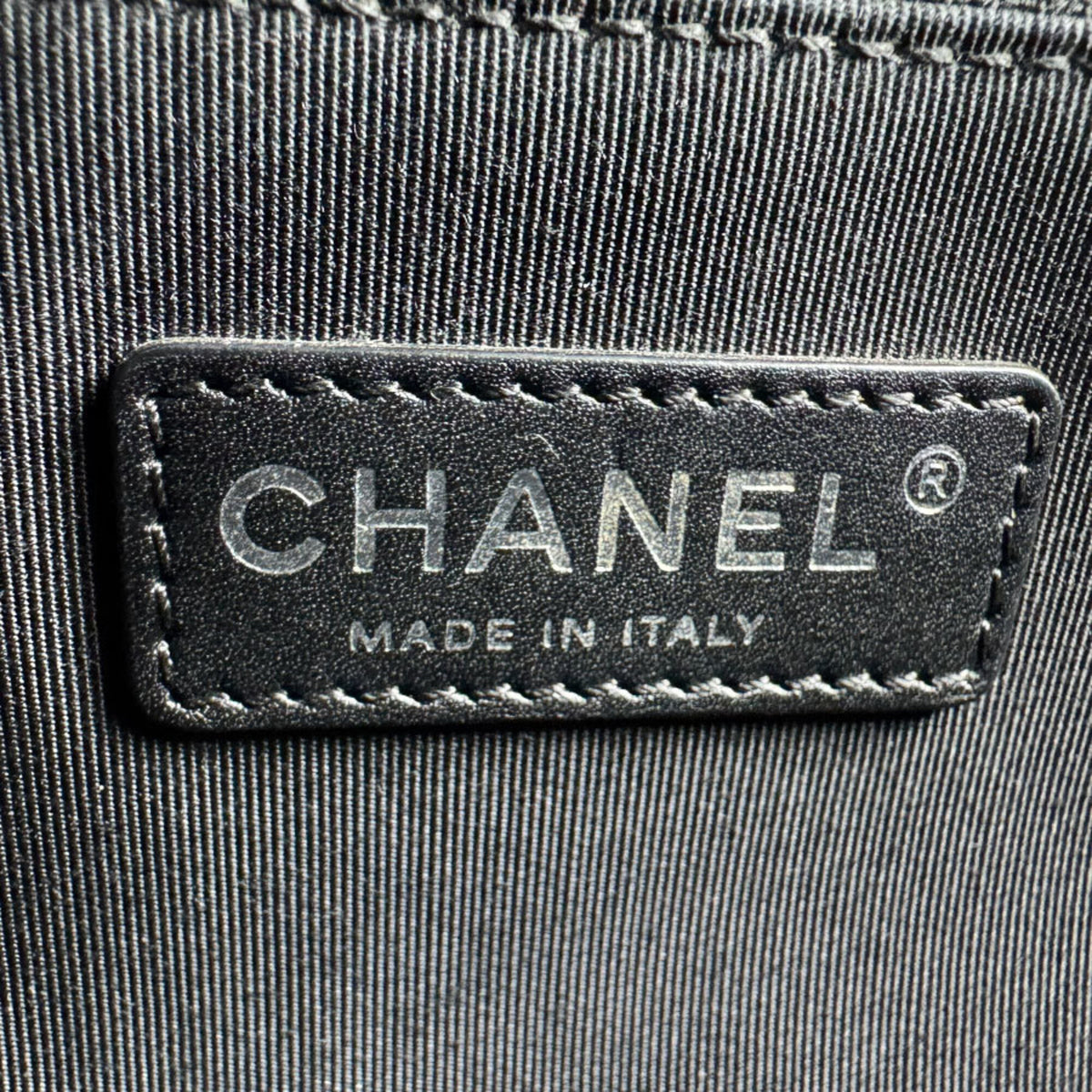 Chanel Black Leather Shoulder Bag (Pre-Owned)