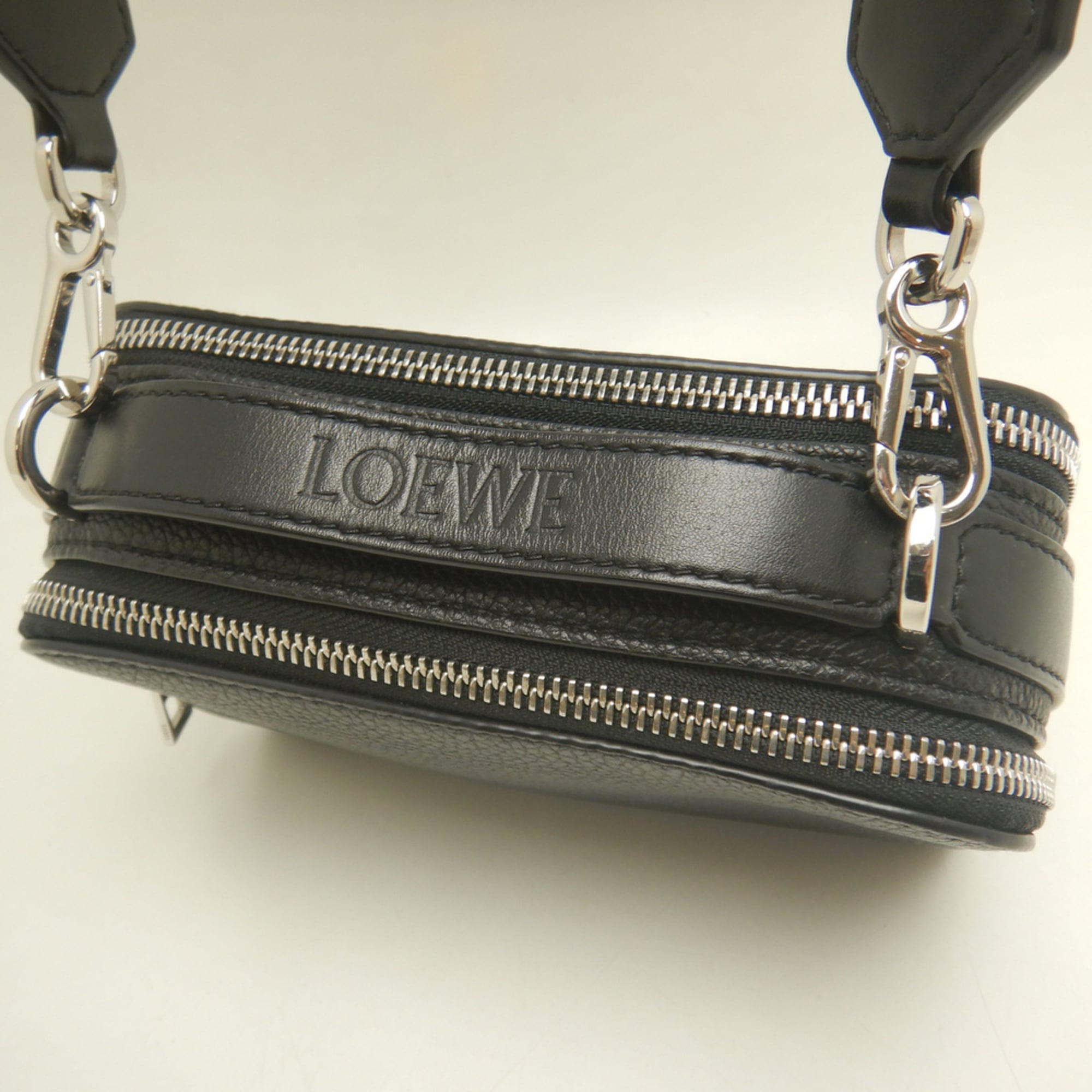 Loewe Black Leather Shoulder Bag Sling Bag (Pre-Owned)
