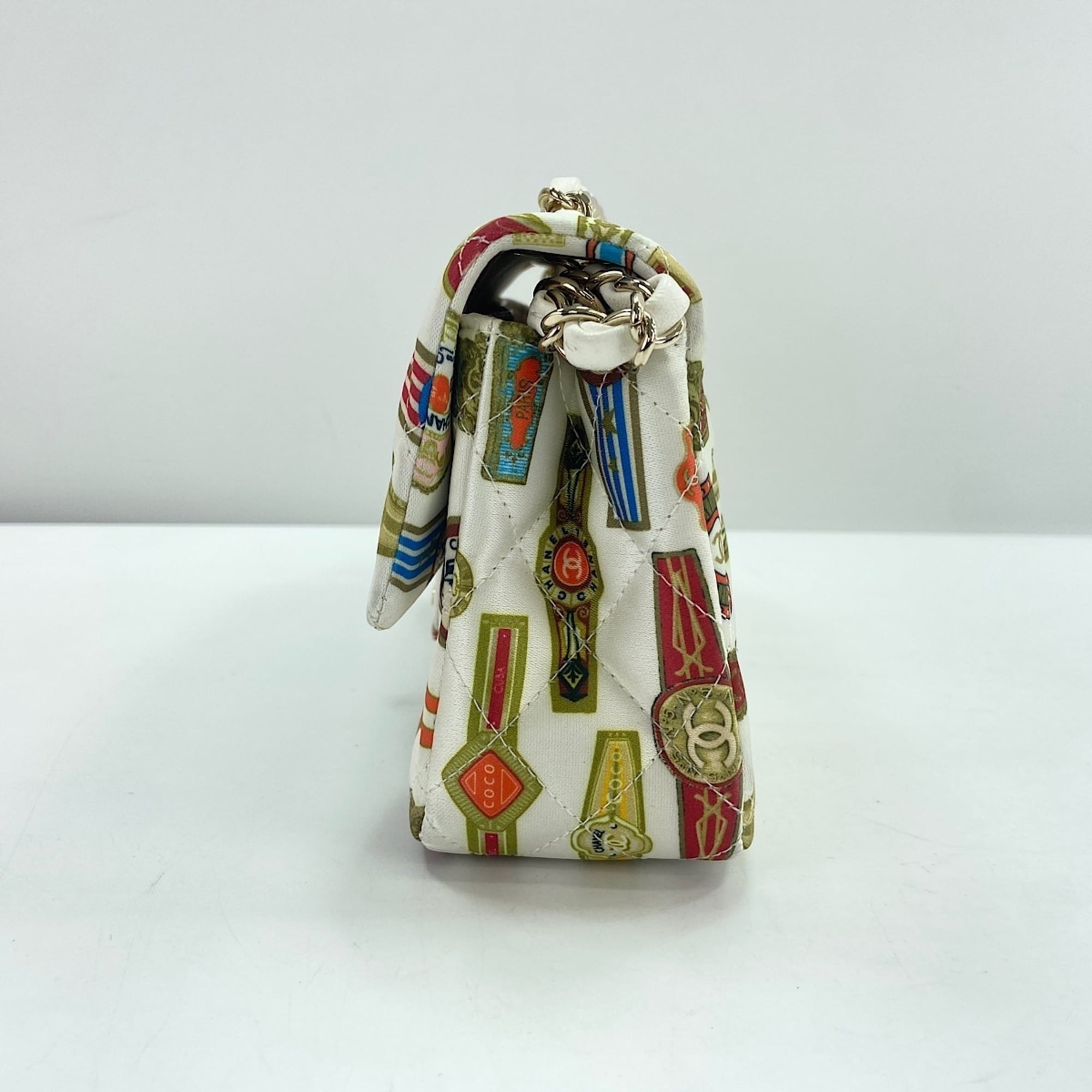 Chanel Matelasse White Shoulder Bag (Pre-Owned)