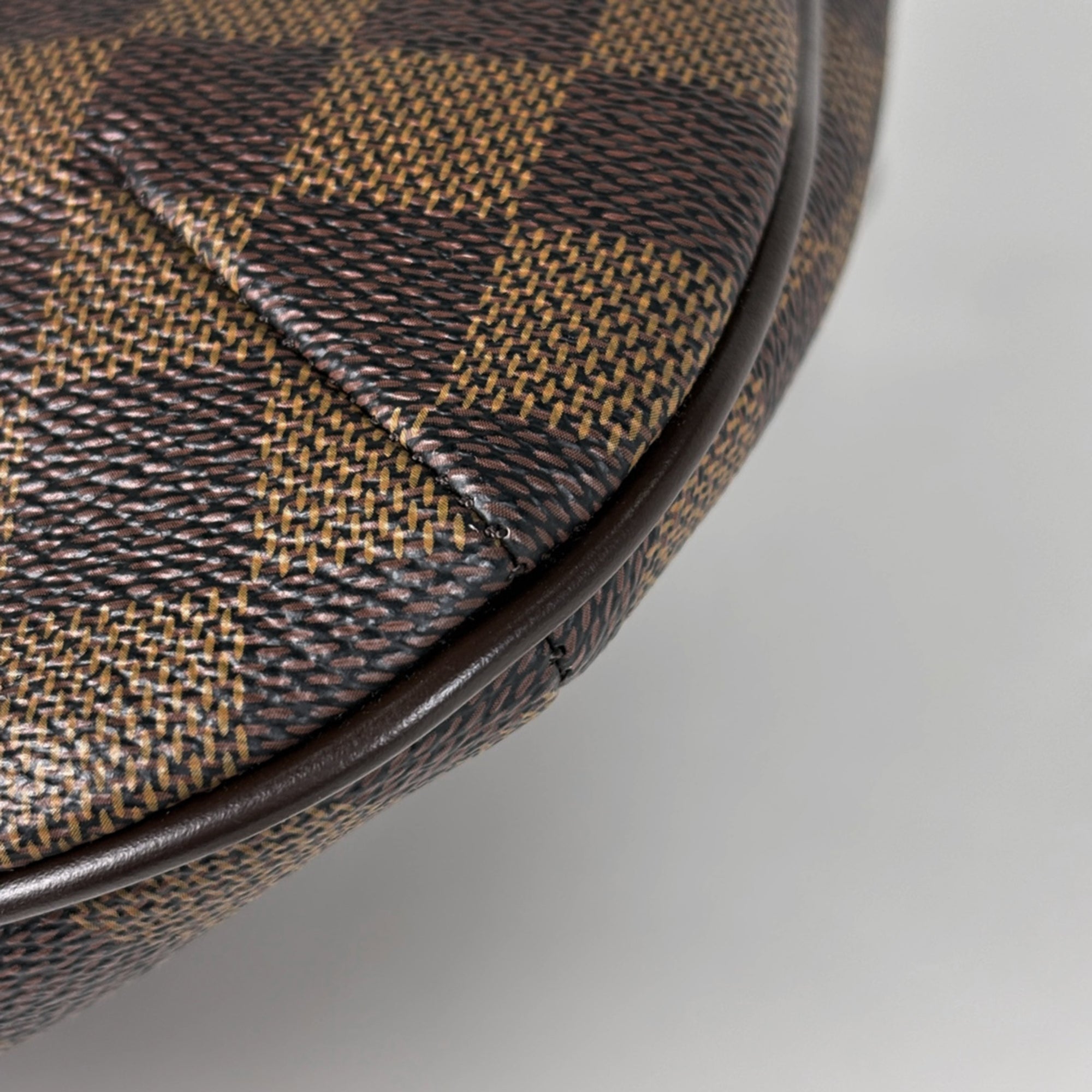 Louis Vuitton Brown Shoulder Bag (Pre-Owned)