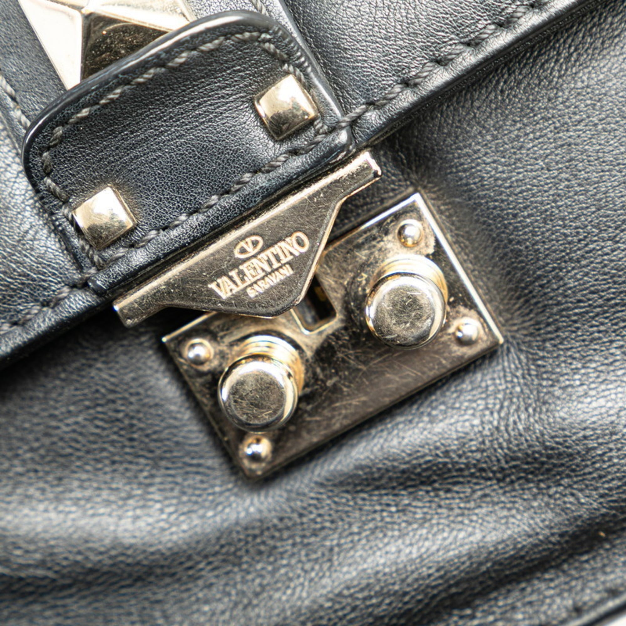 Valentino Black Leather Shoulder Bag (Pre-Owned)