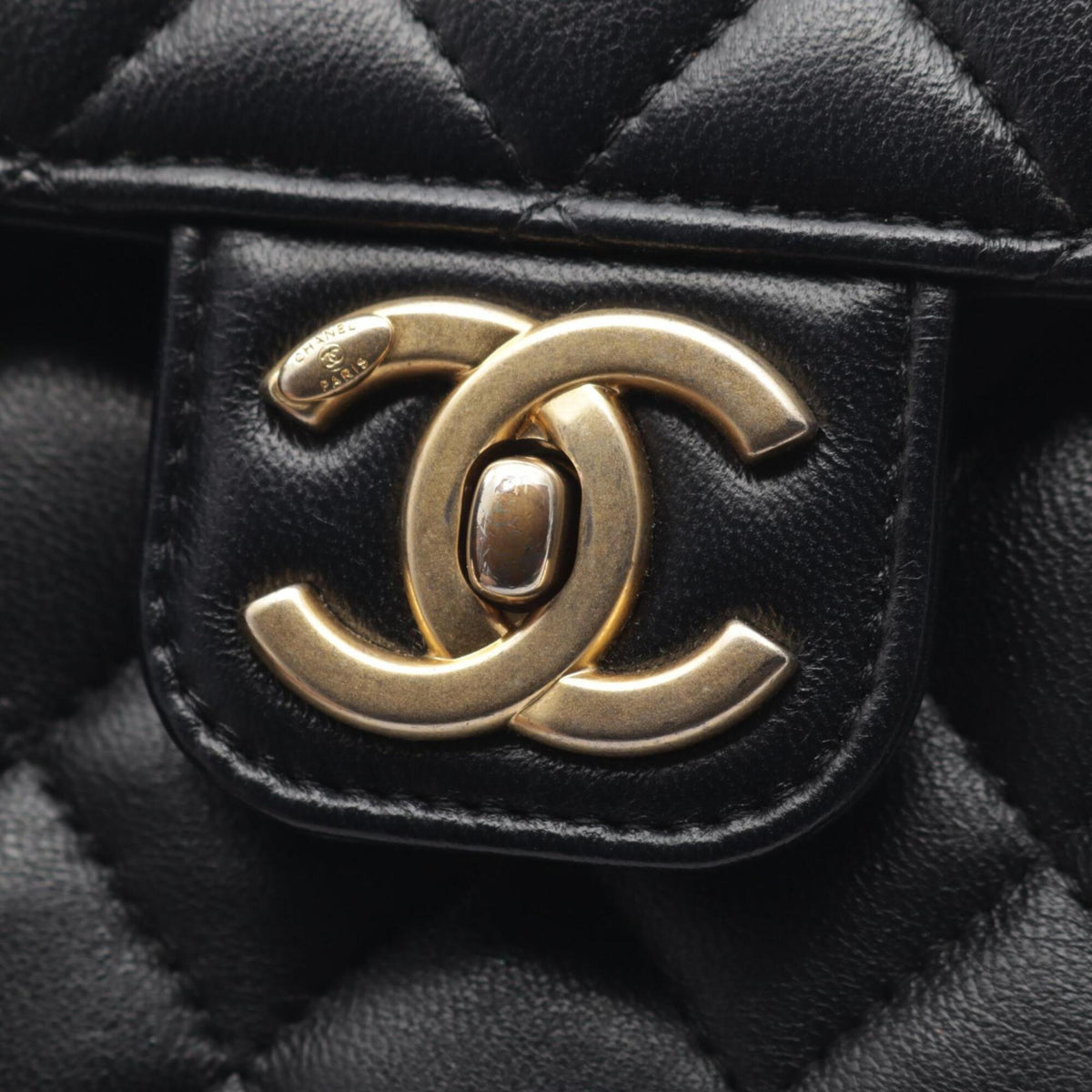 Chanel Black Leather Handbag Shoulder Bag (Pre-Owned)