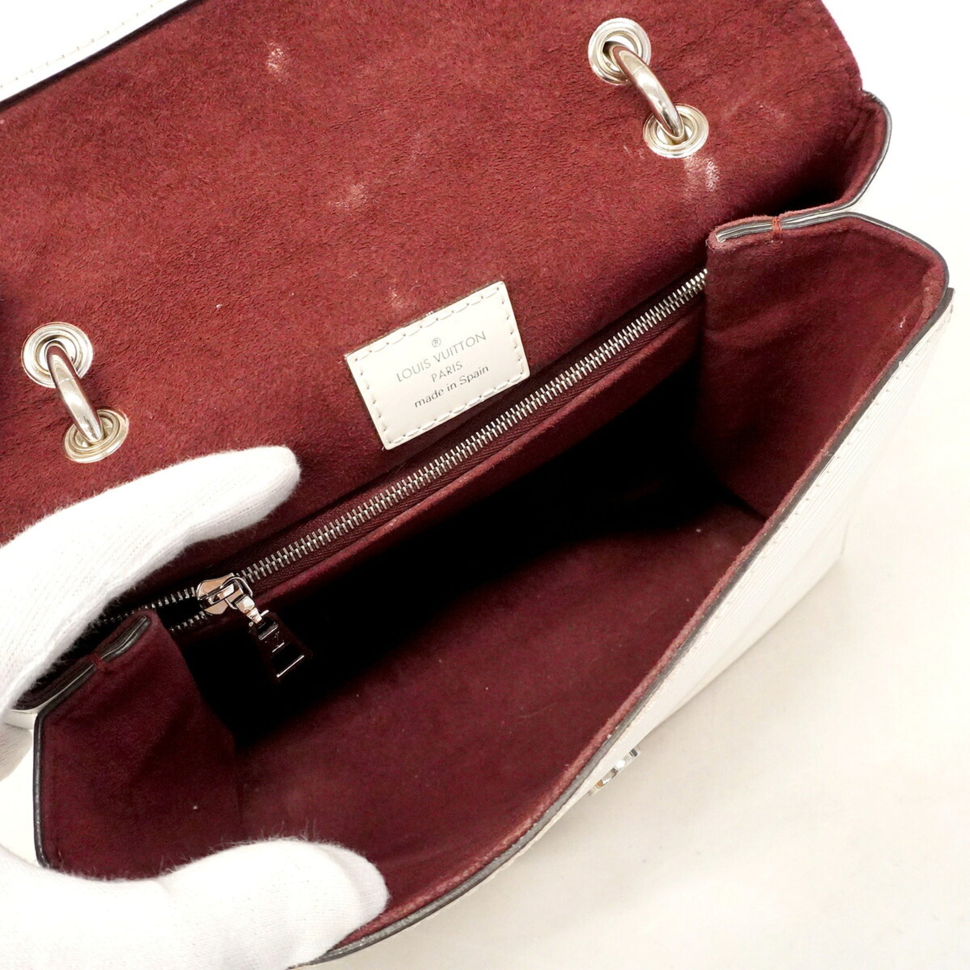 Louis Vuitton Blanc Handbag (Pre-Owned)