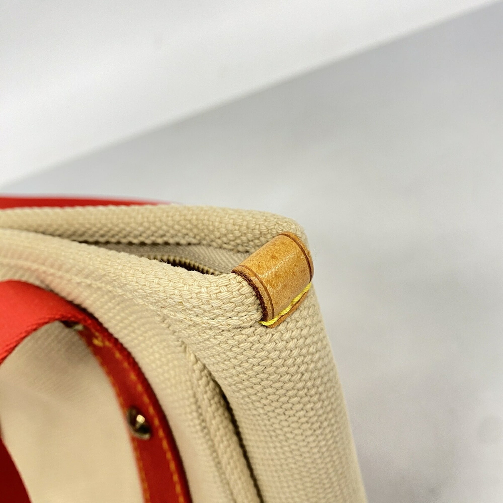Louis Vuitton Beige Handbag (Pre-Owned)