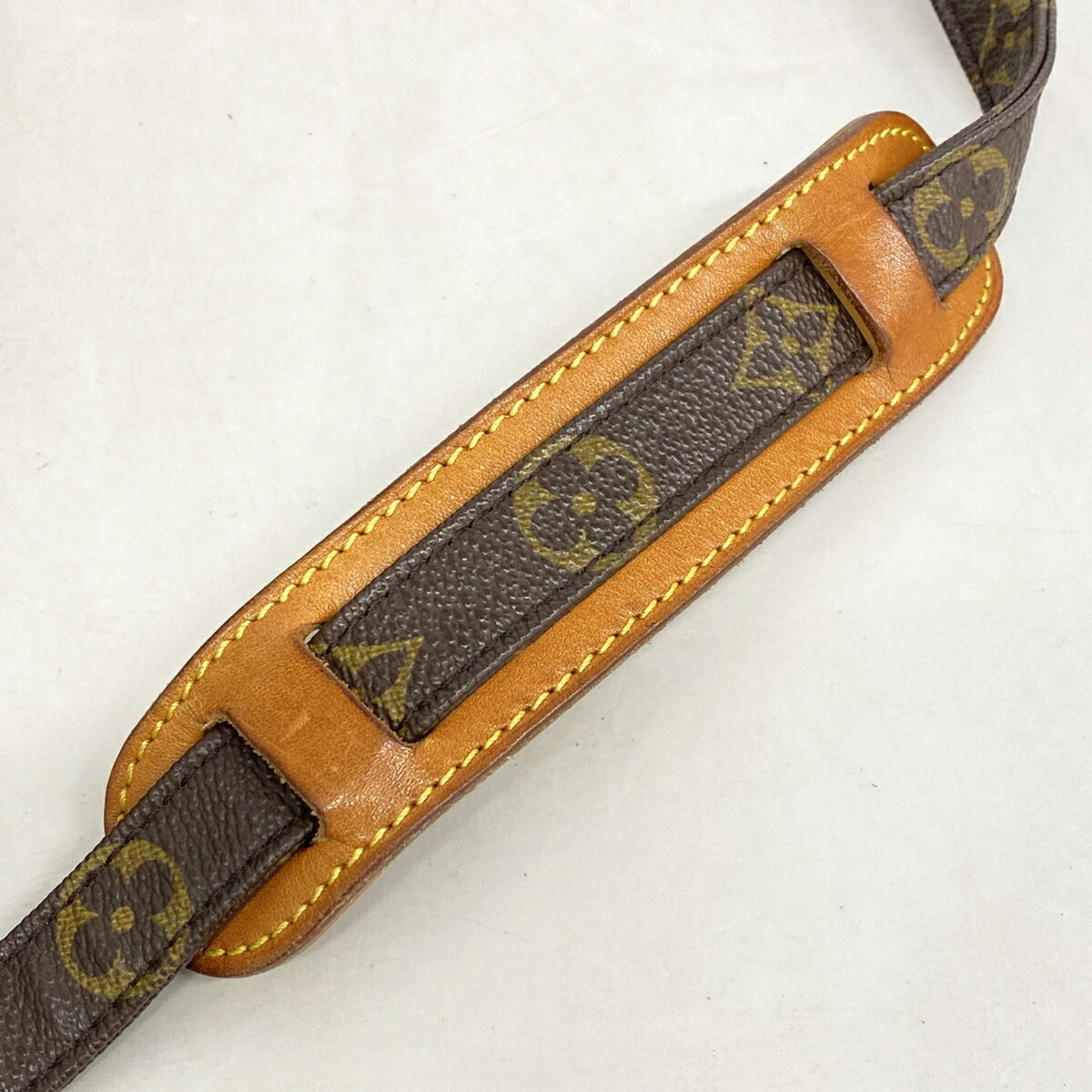 Louis Vuitton Brown Shoulder Bag (Pre-Owned)