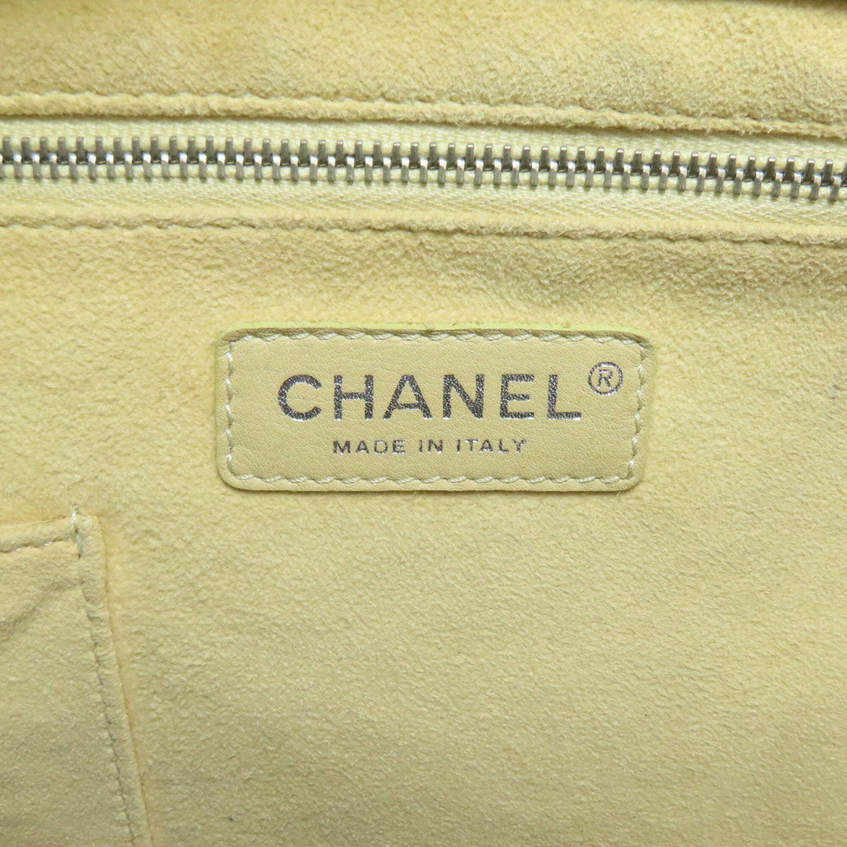 Chanel Black Leather Handbag (Pre-Owned)