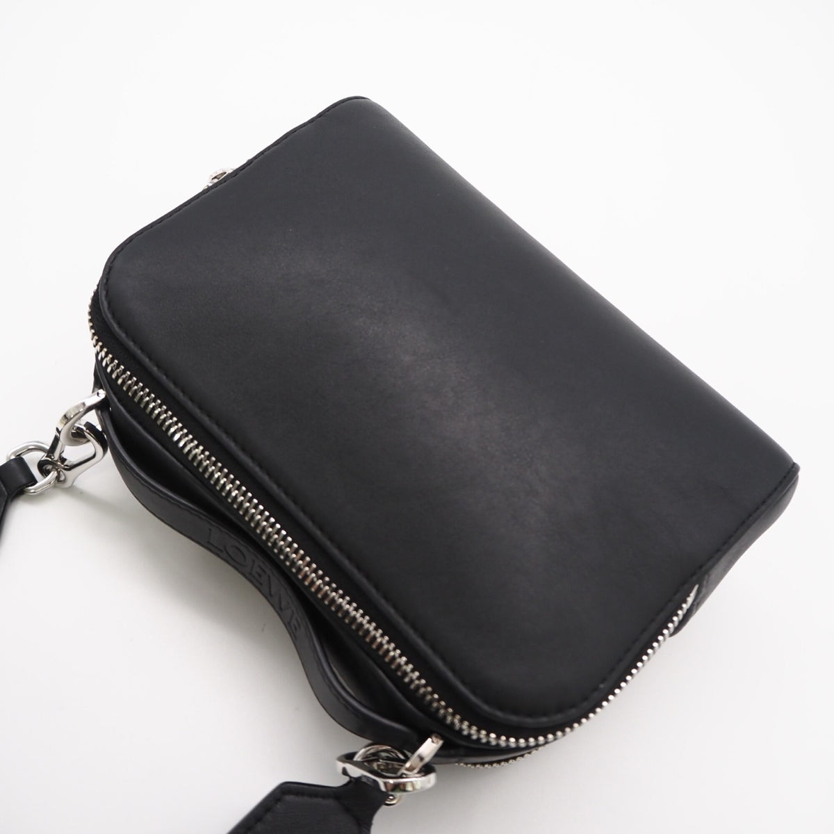 Loewe Black Leather Shoulder Bag (Pre-Owned)