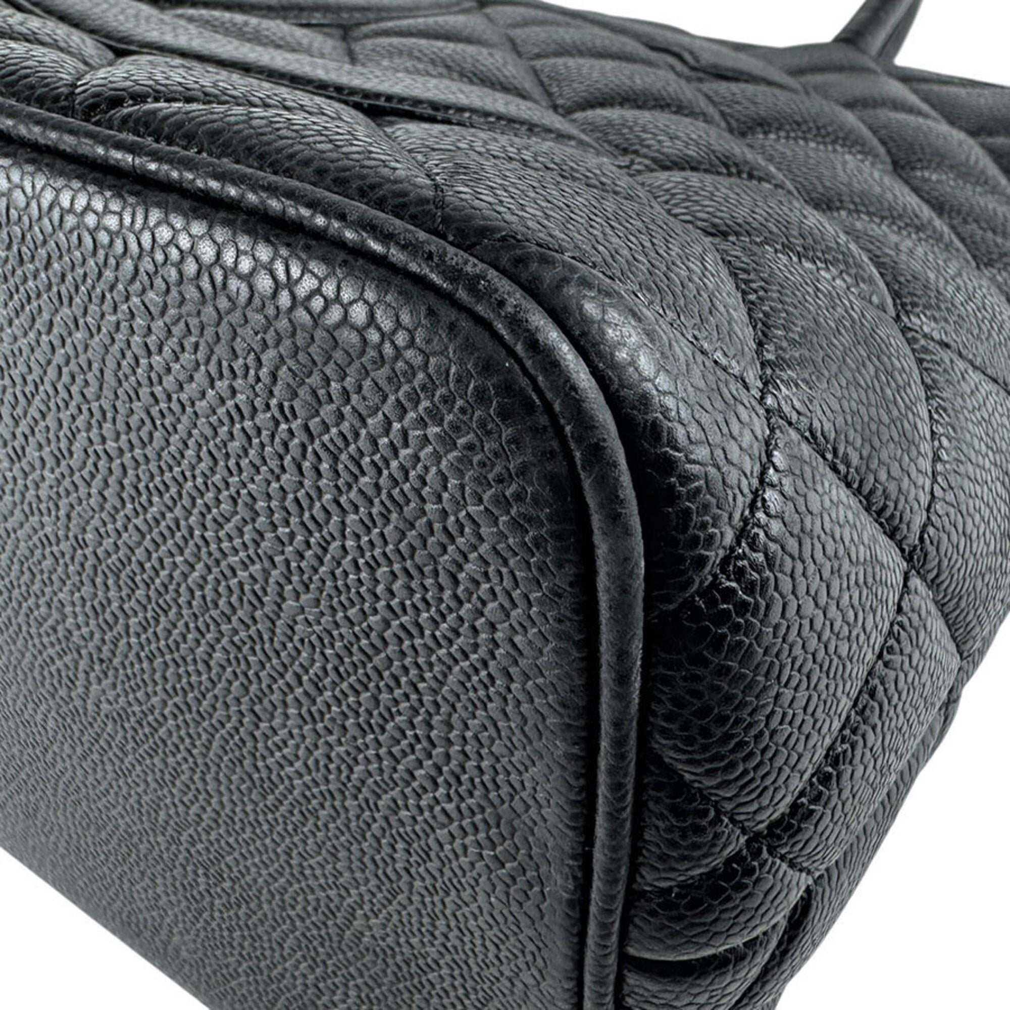 Chanel Black Grained Calfskin Handbag (Pre-Owned)
