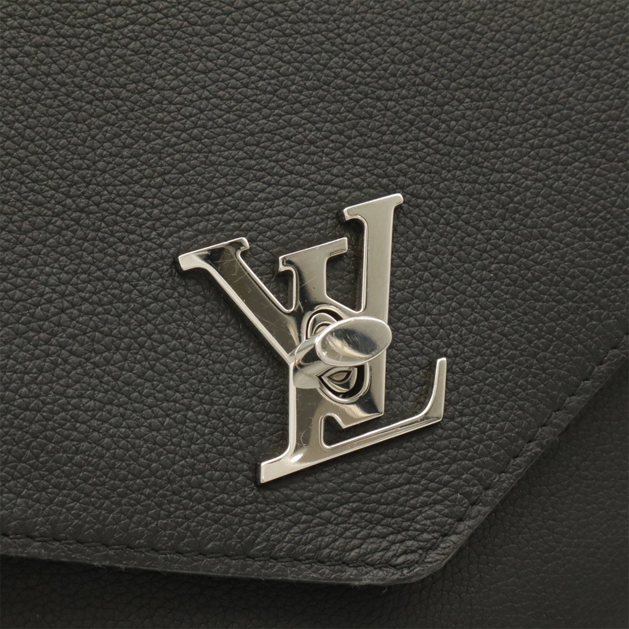 Louis Vuitton Noir Leather Pochette Shoulder Bag (Pre-Owned)