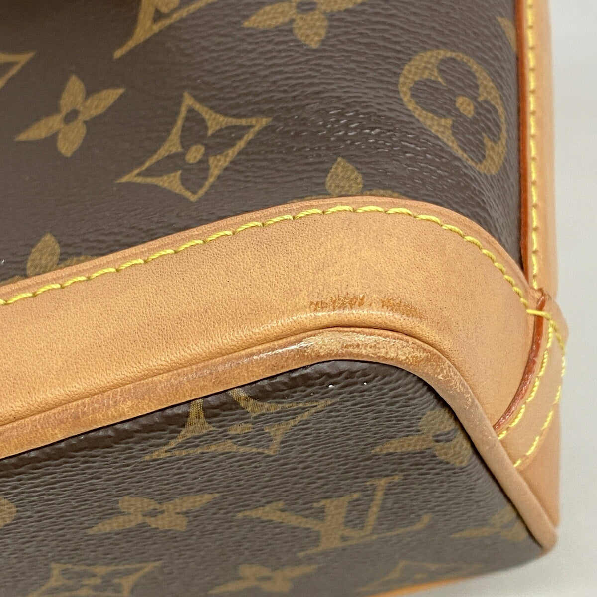 Louis Vuitton Brown Handbag (Pre-Owned)