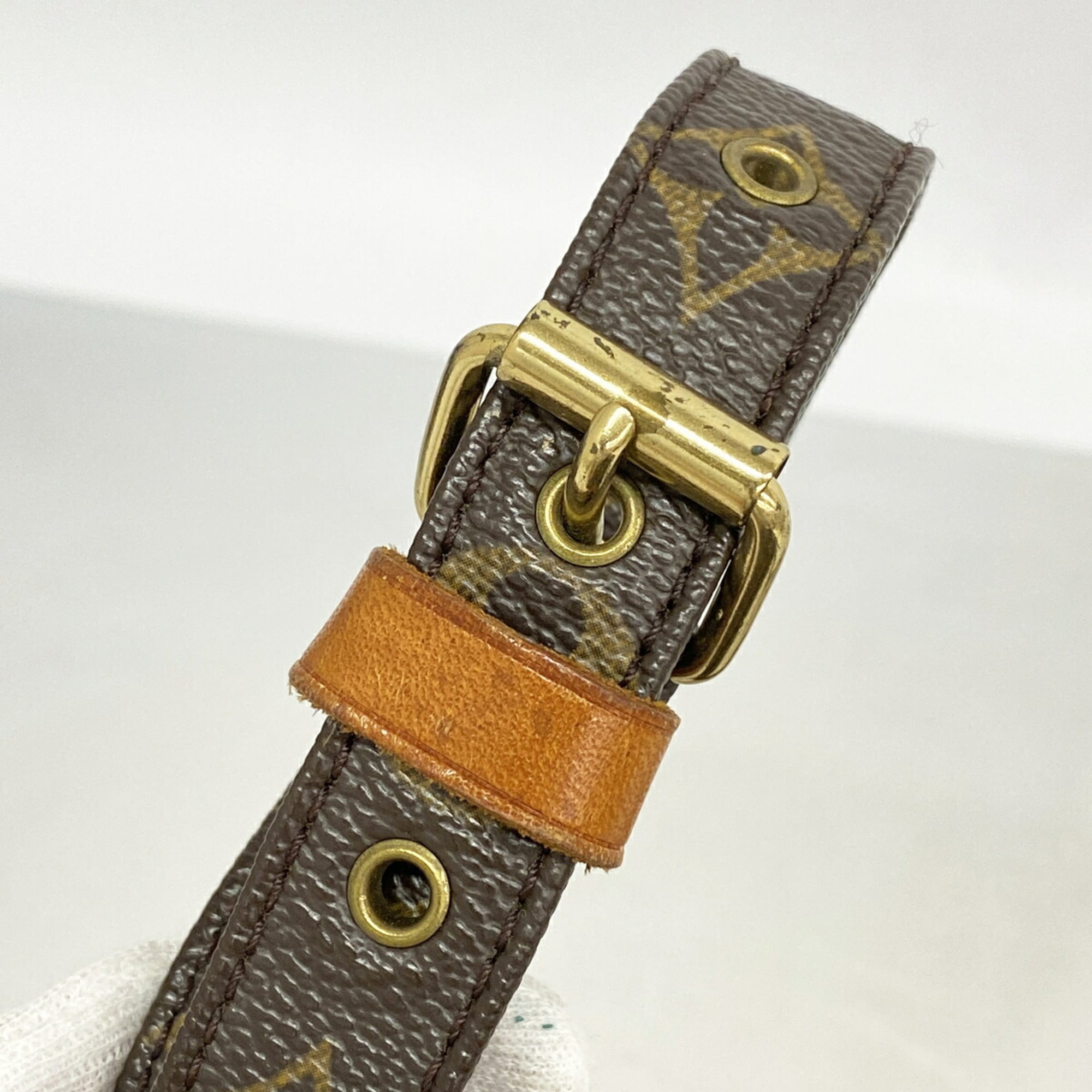 Louis Vuitton Brown Shoulder Bag (Pre-Owned)