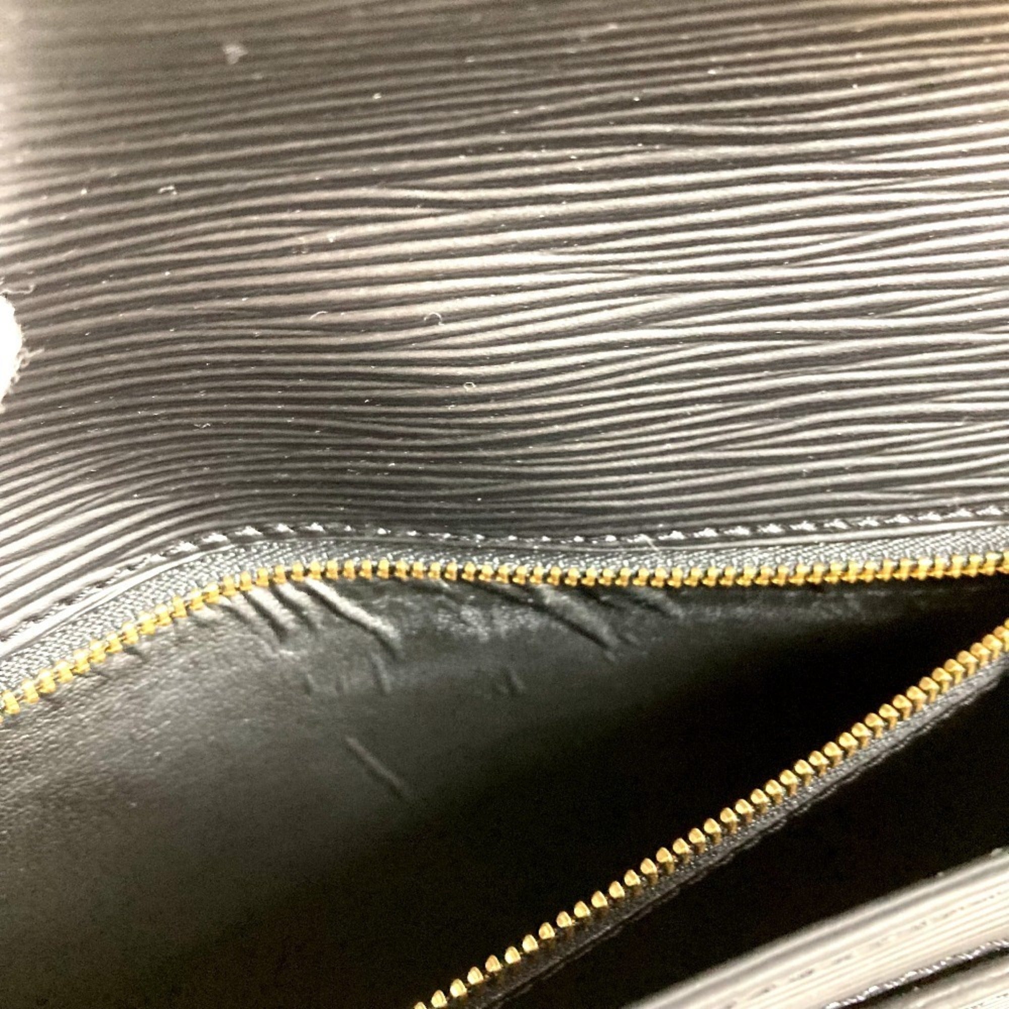 Louis Vuitton Black Noir Epi Leather Clutch Bag Pochette (Pre-Owned)