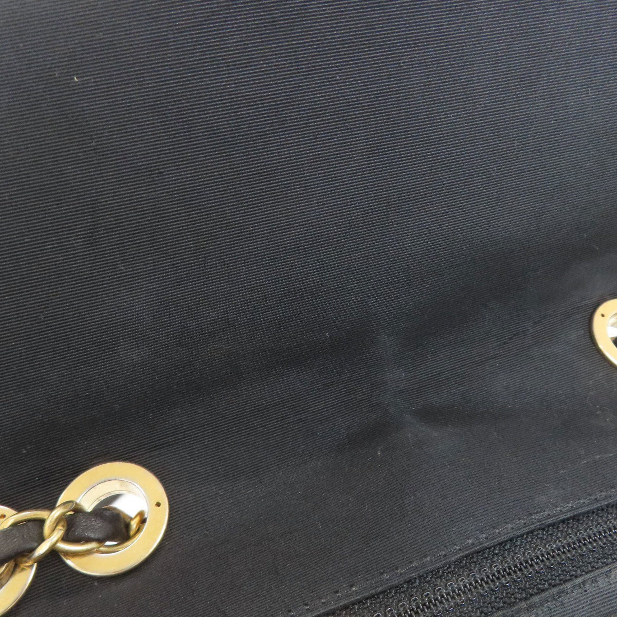 Chanel Black Leather Shoulder Bag (Pre-Owned)