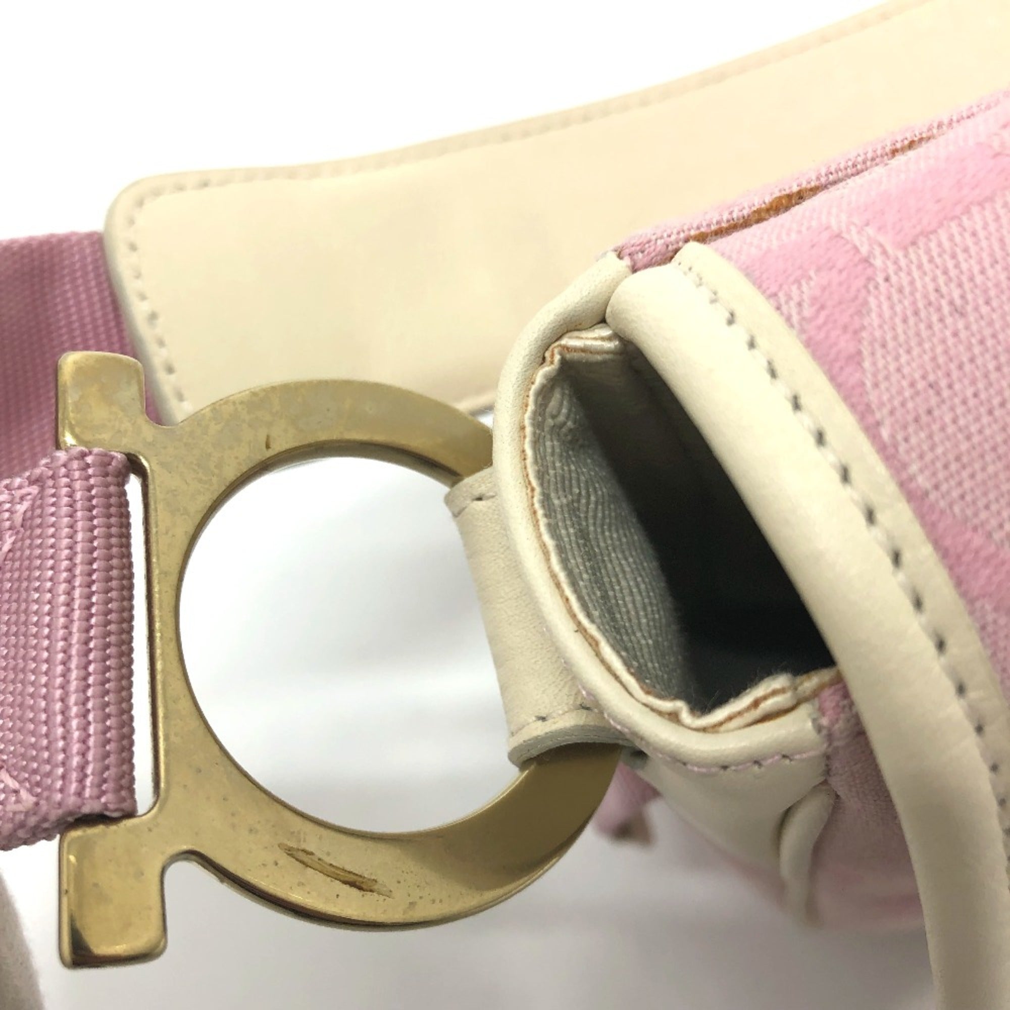 Salvatore Ferragamo Pink Cloth Shoulder Bag (Pre-Owned)